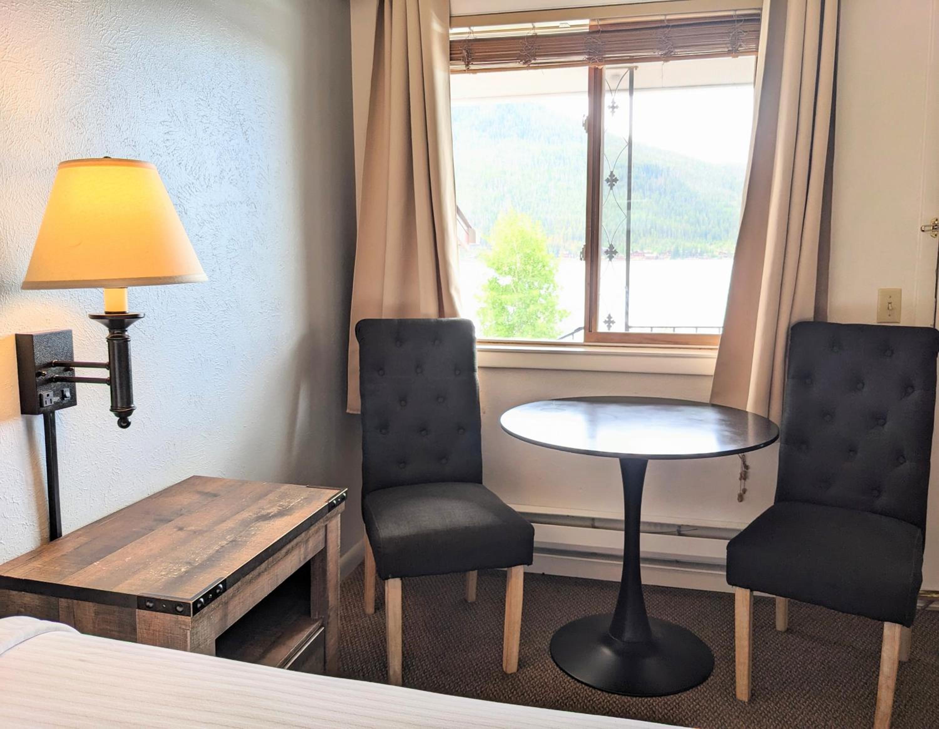Western Riviera Lakeside Lodging