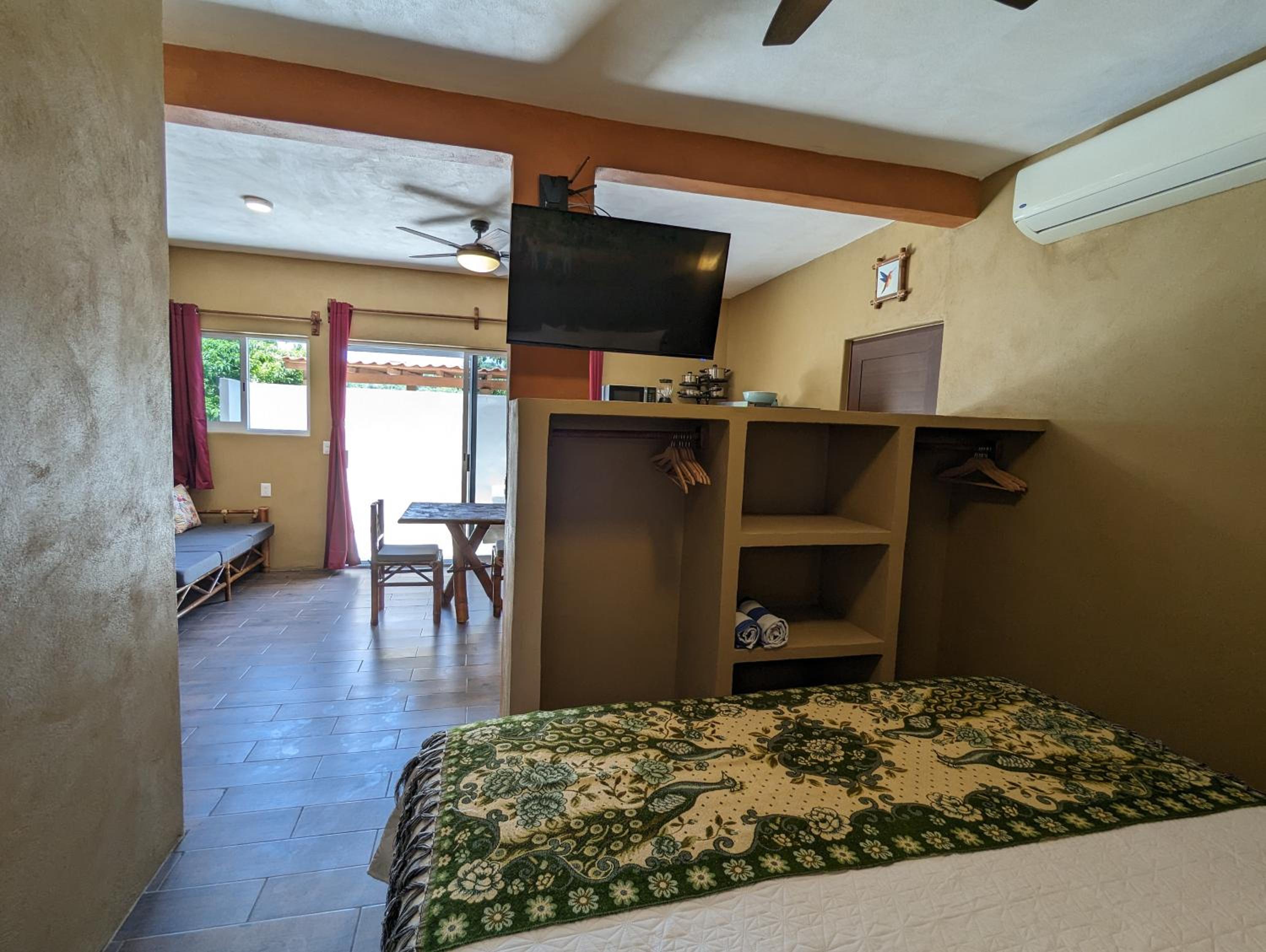Casa Arcoiris Zihuatanejo B&B