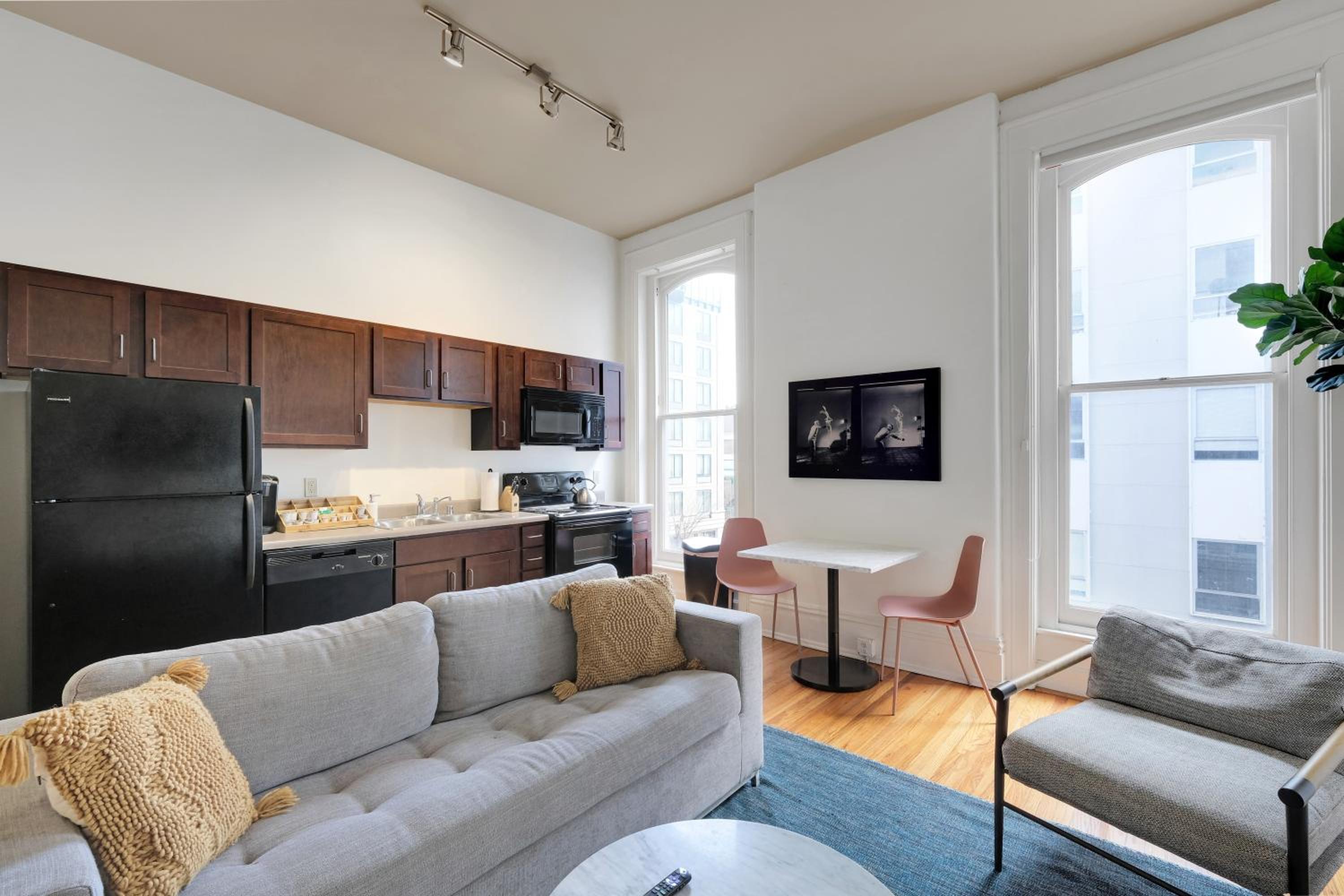 Historic Charm, Walkable Entertainment view 5