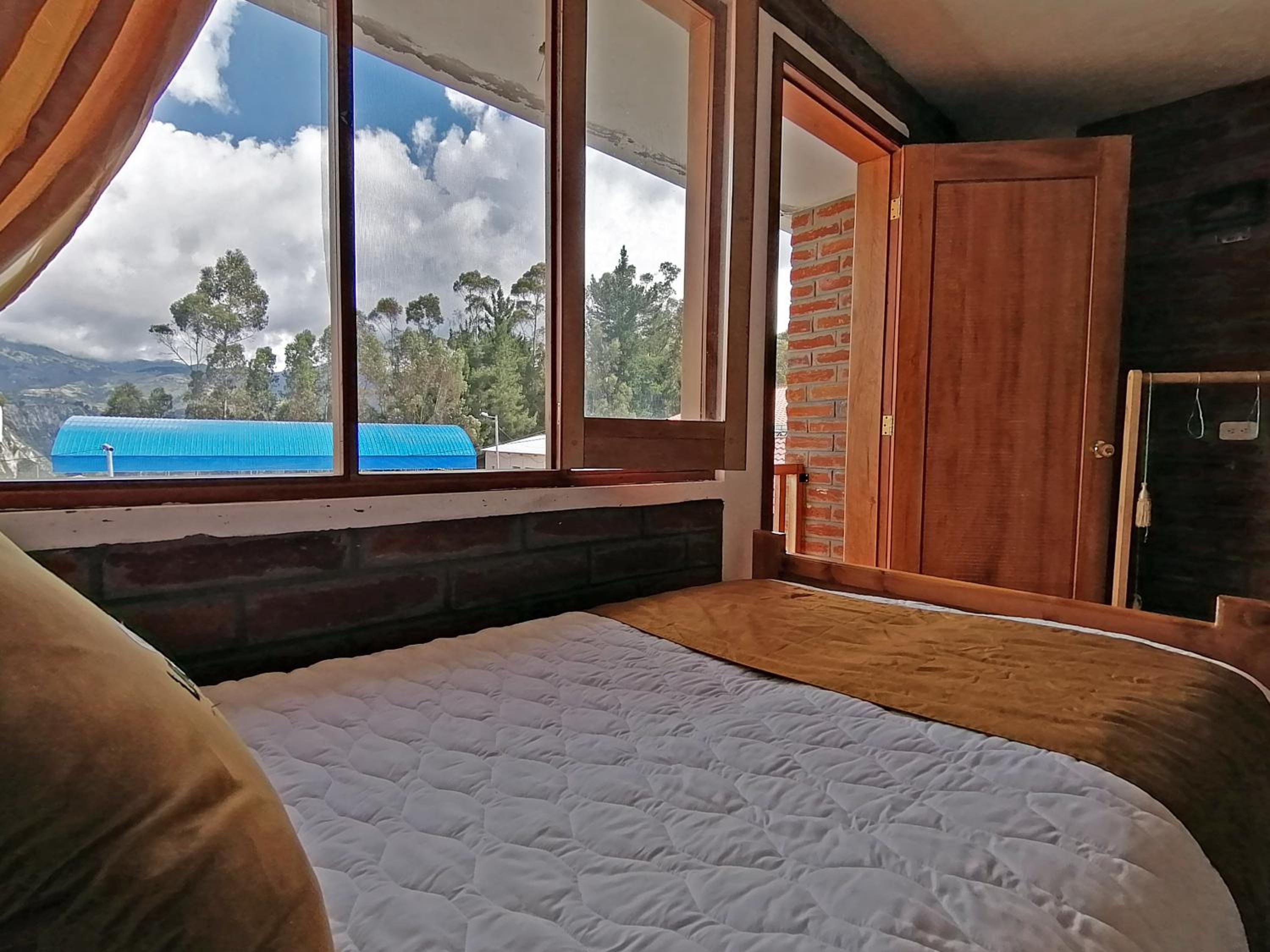 Lagoon Hotel Chugchilan
