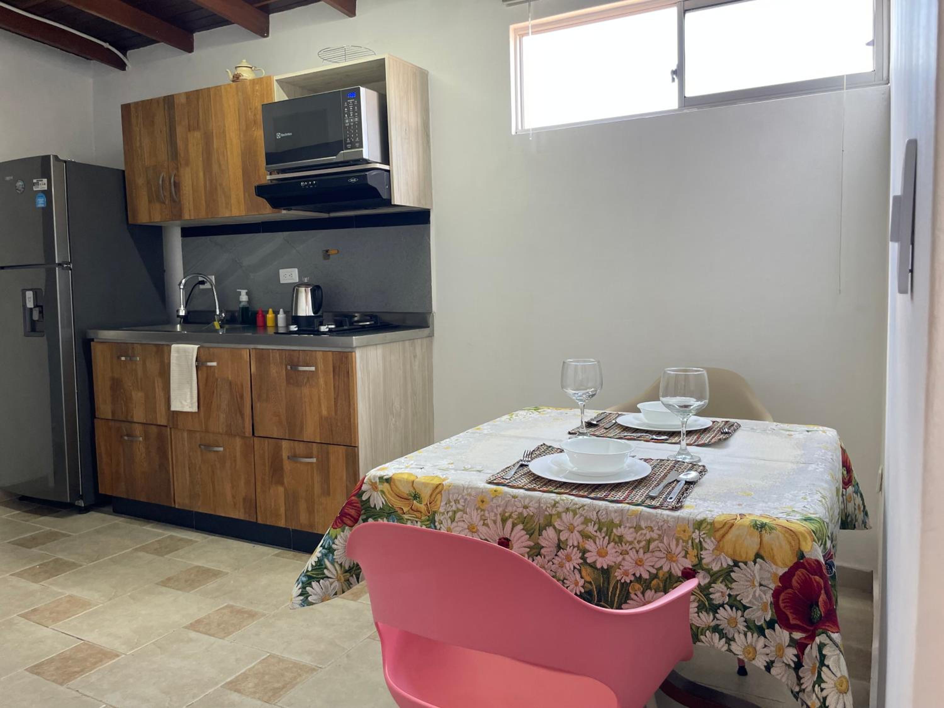 Apartamento en San Marcos Envigado con Aire C, Balcón WIFI, Central y dotado