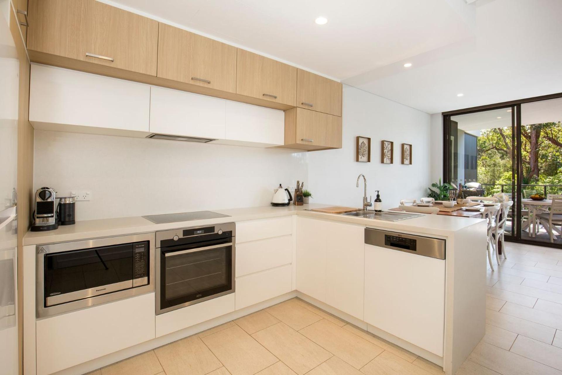 Obsidian Blue Huskisson