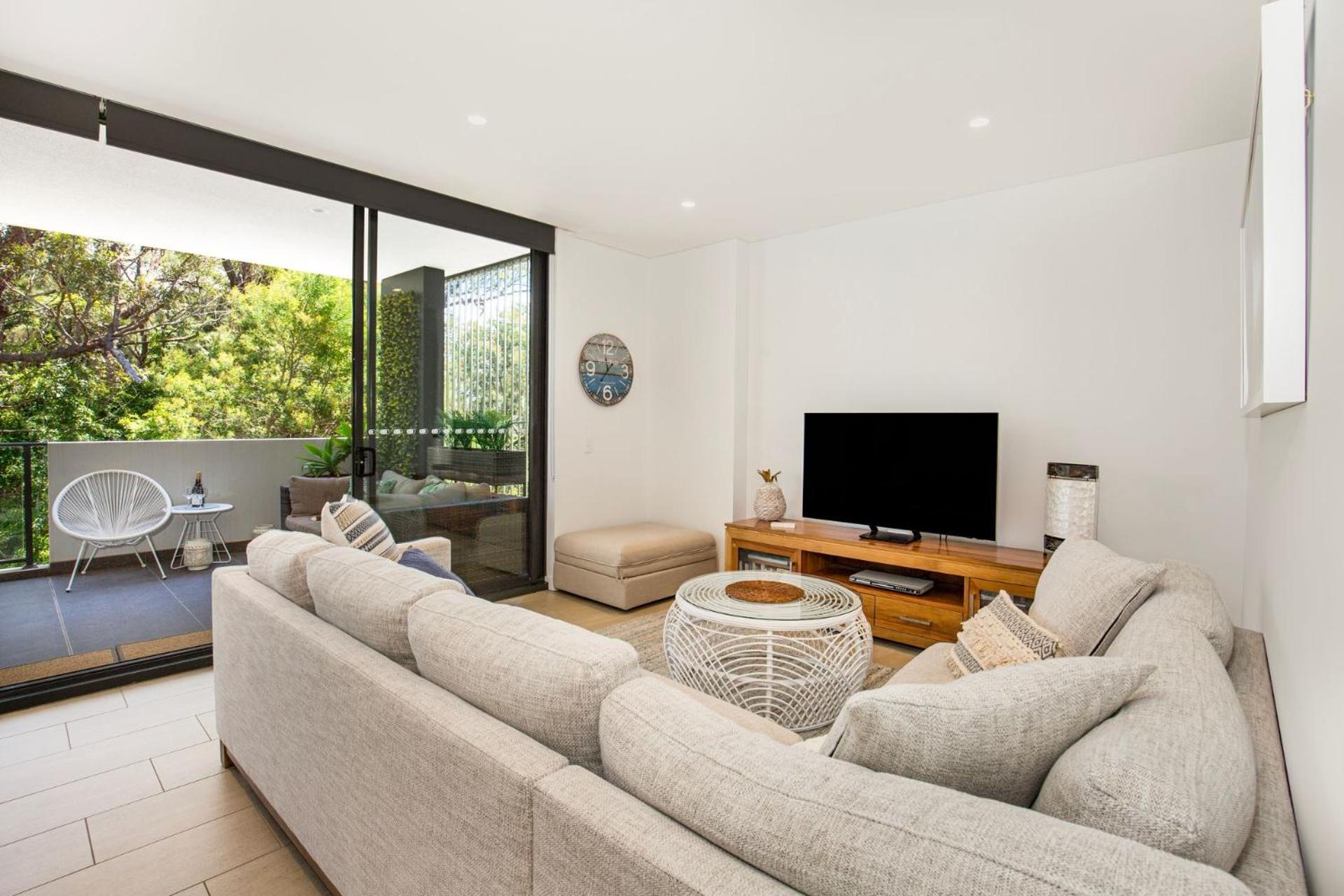 Obsidian Blue Huskisson