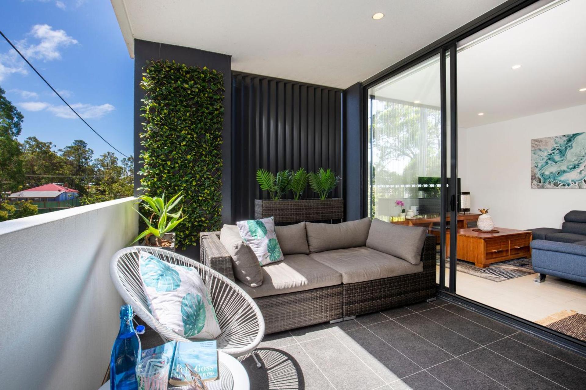 Obsidian Blue Huskisson