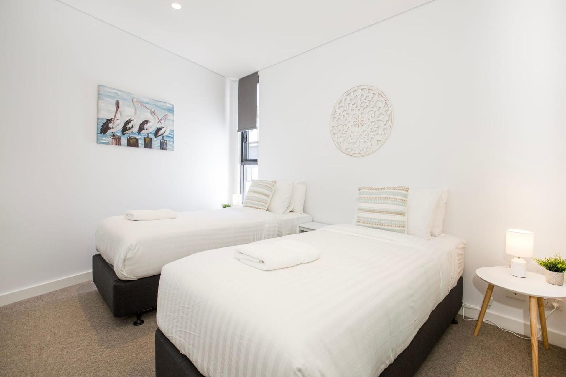 Obsidian Blue Huskisson
