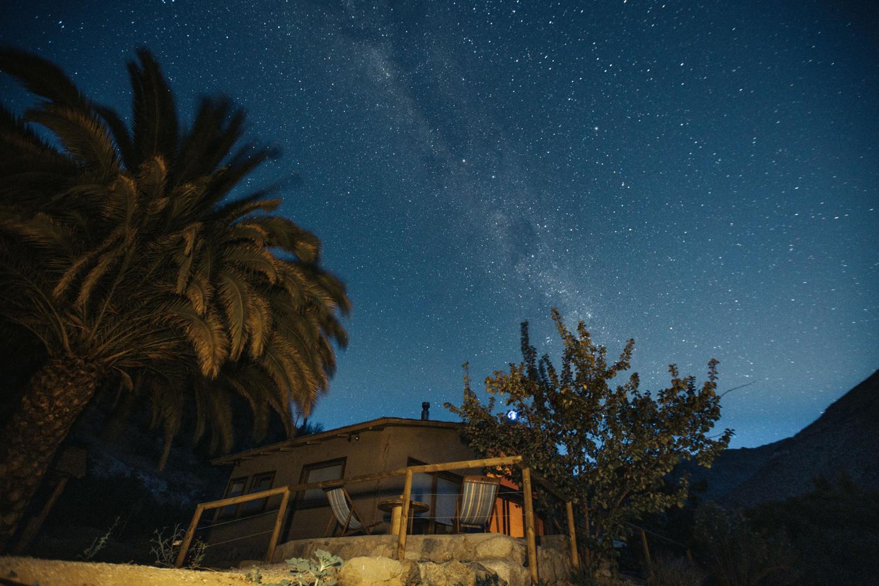 Piuquenes Lodge - Cabañas, Viñedos y estrellas en Horcón, Valle de Elqui view 2
