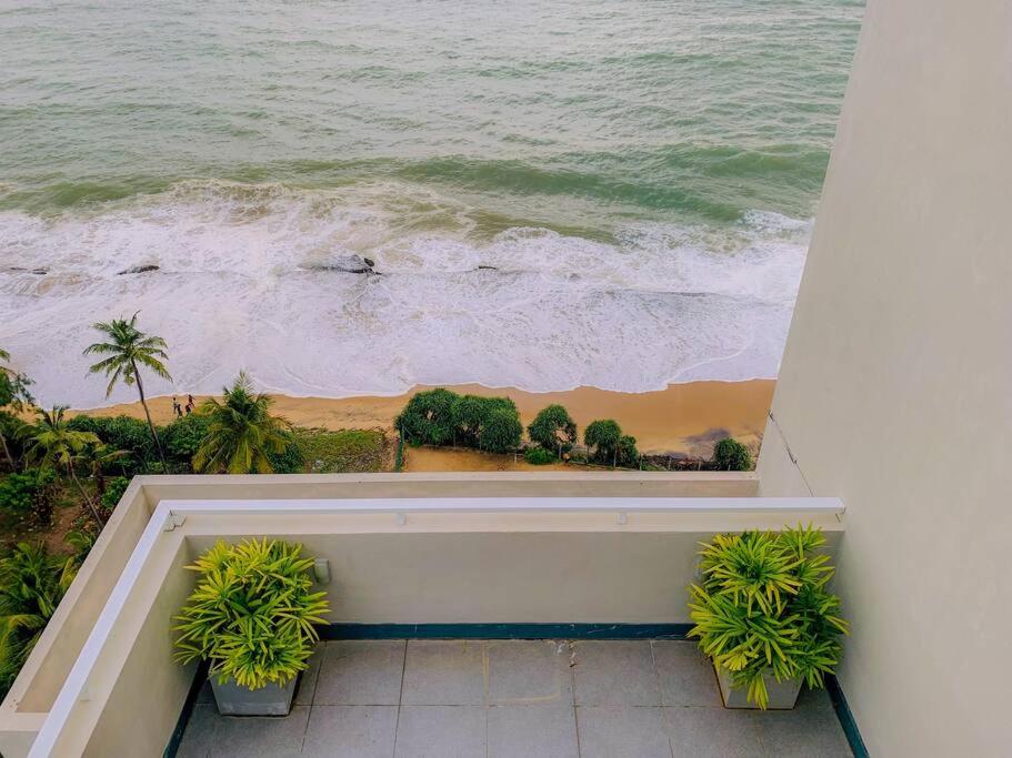 MaSa Beach Front Apartment Uswetakeiyawa B12