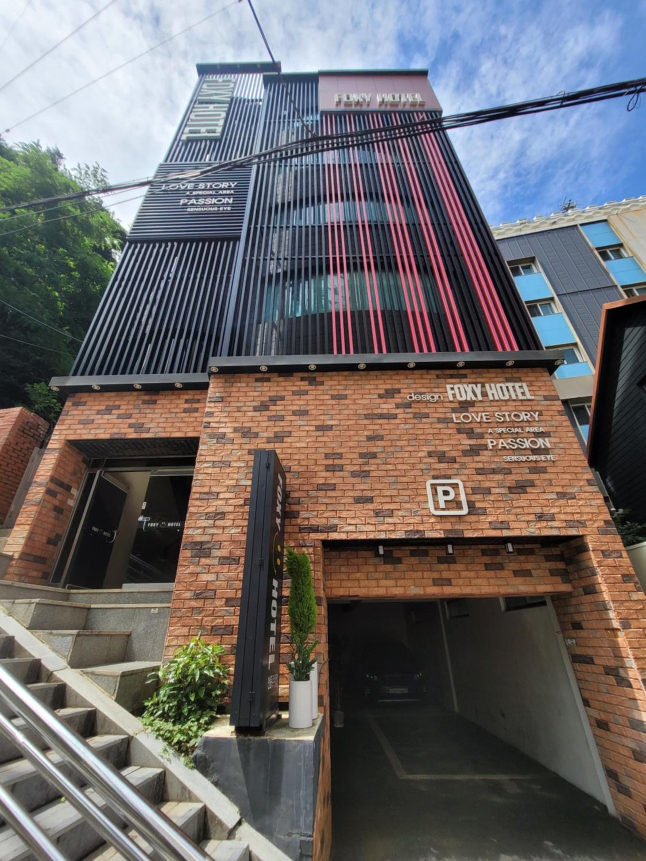 Foxy Hotel