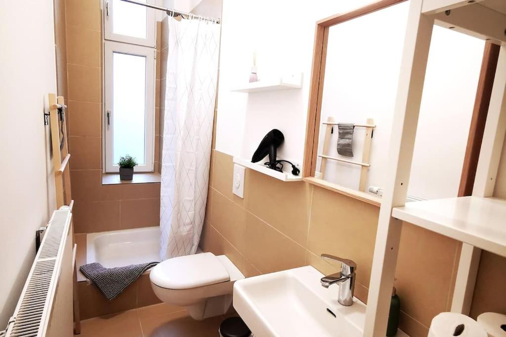 LANG Li by ROCKCHAIR Apartments l SUPERHOST Status l 2 Bedrooms Boxspringbeds in City Center - Cozy Family & Business Flair welcomes you!