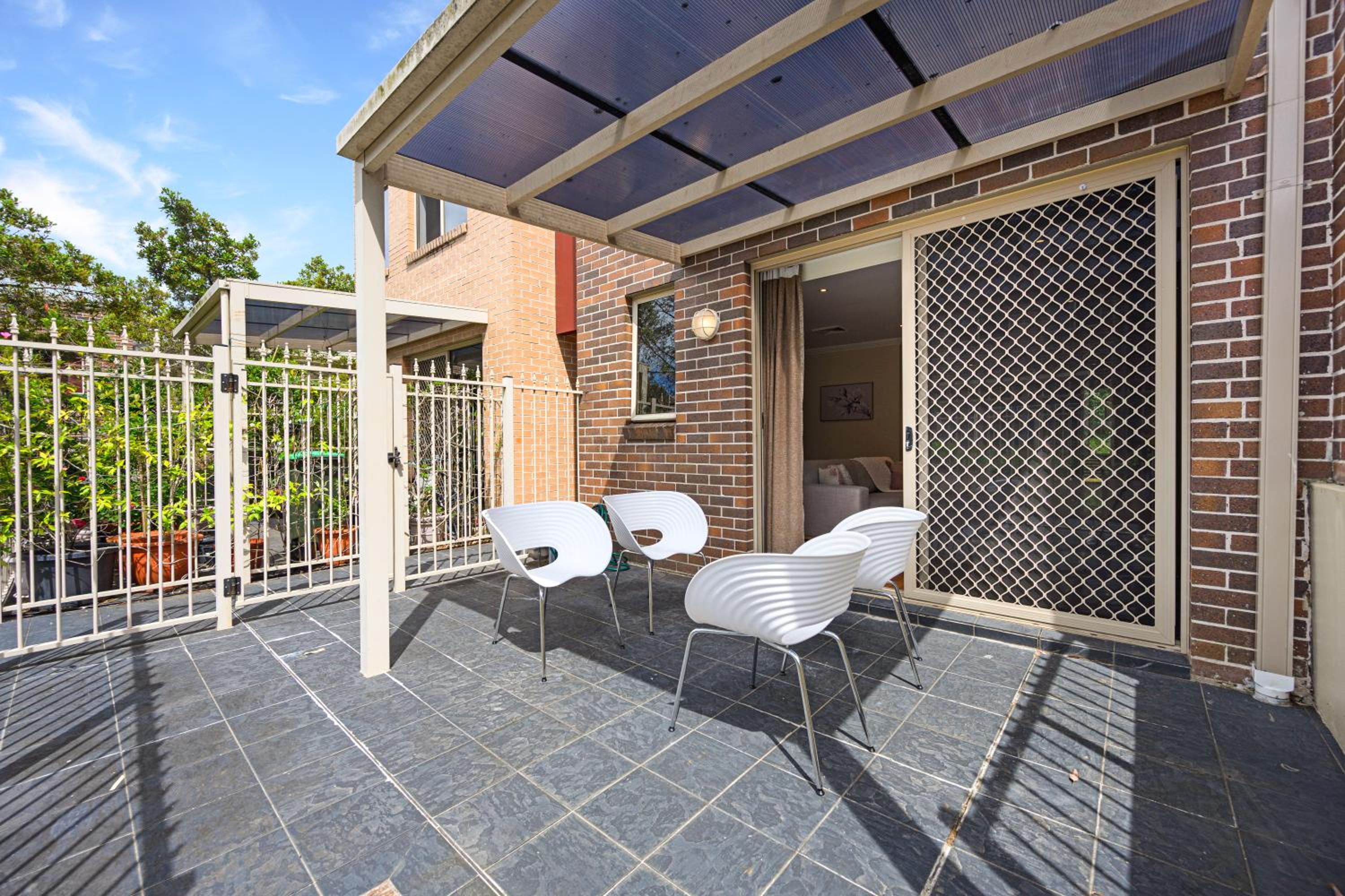 Hotel Marsfield New Modern Townhouse - Image 1