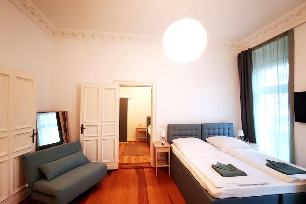 LANG Li by ROCKCHAIR Apartments l SUPERHOST Status l 2 Bedrooms Boxspringbeds in City Center - Cozy Family & Business Flair welcomes you!
