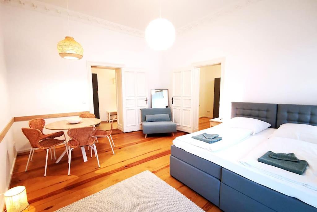 LANG Li by ROCKCHAIR Apartments l SUPERHOST Status l 2 Bedrooms Boxspringbeds in City Center - Cozy Family & Business Flair welcomes you!