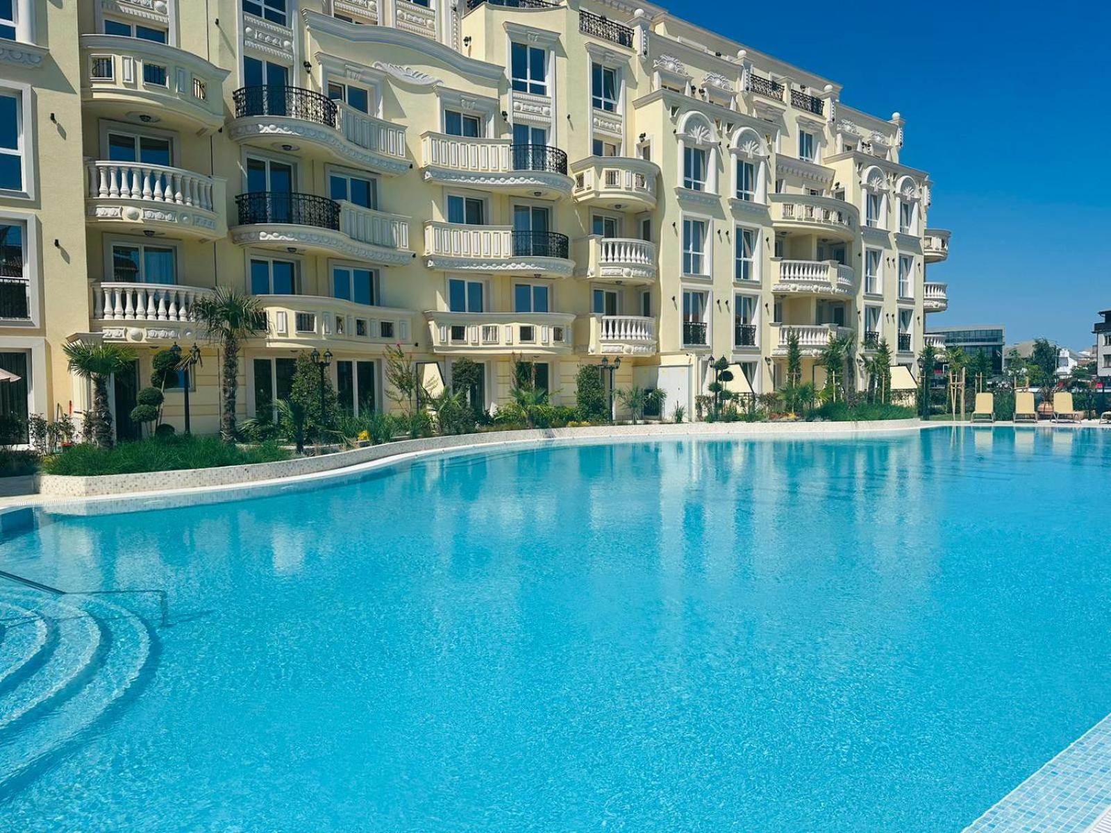 Sunny apartment in Bellicity complex