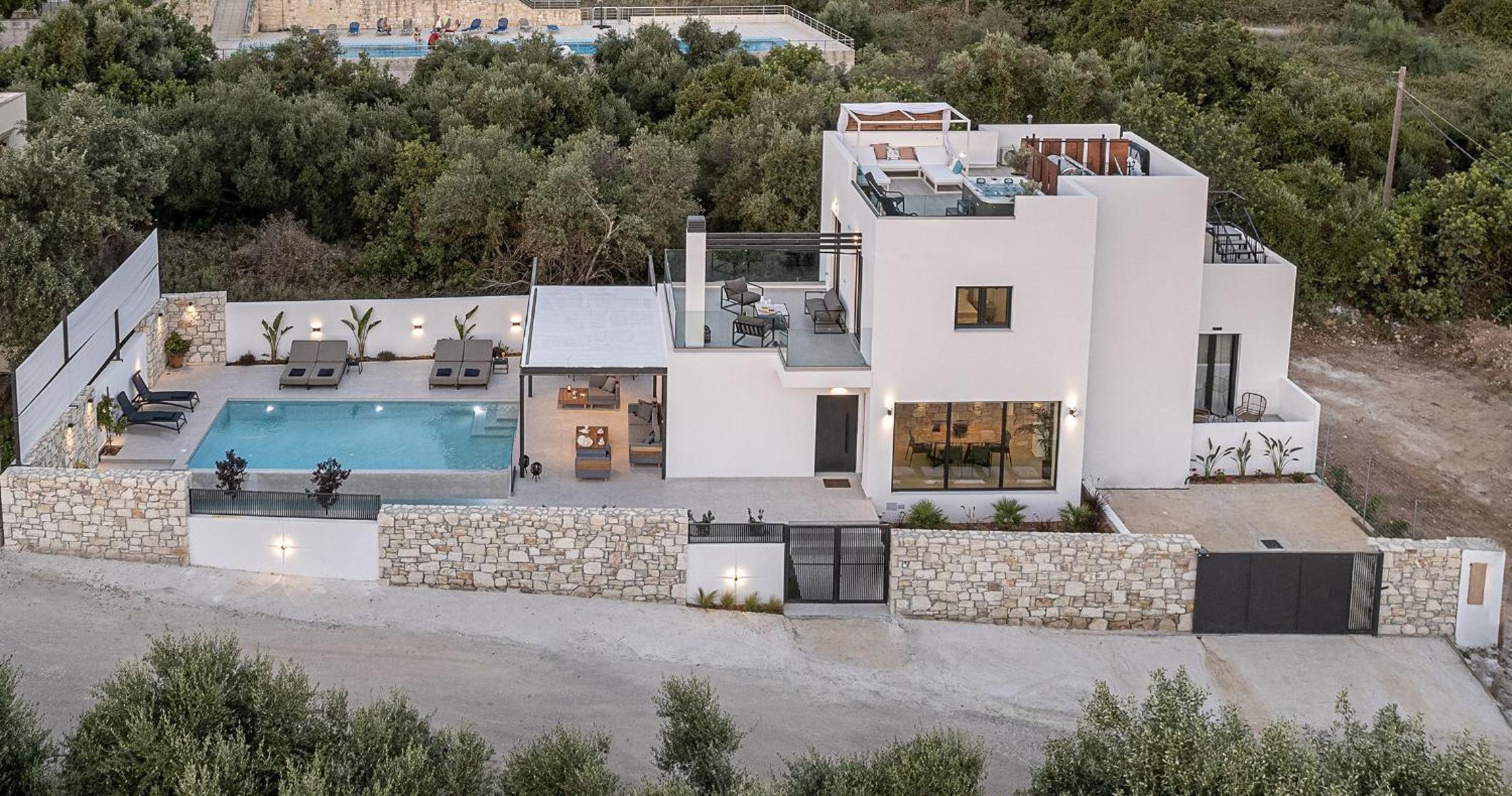 Hotel Avrilia Seaside Villa Heated Pool - Image 1