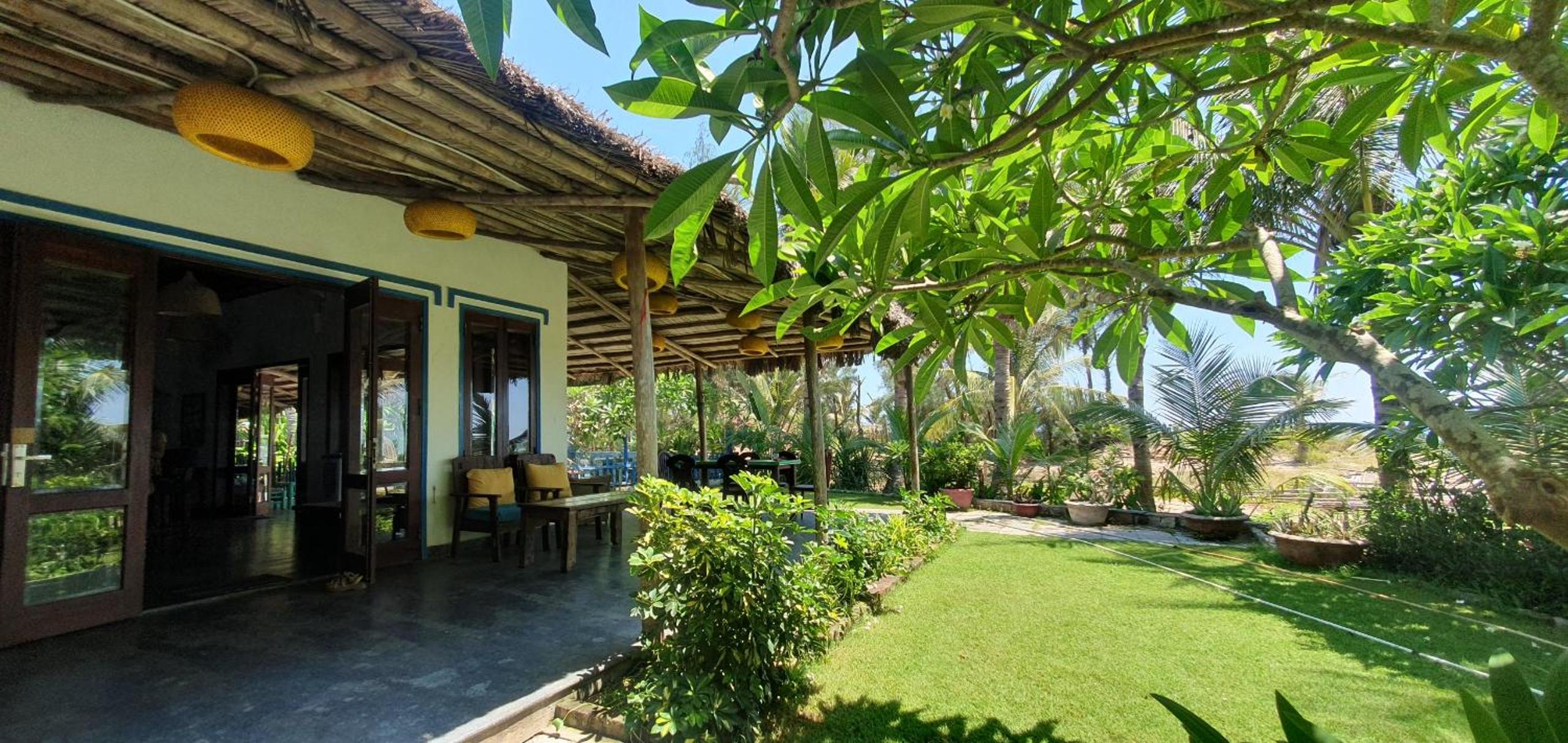 Holiday Villa 6BR Beachfront, Pool, Sauna An Bang Beach