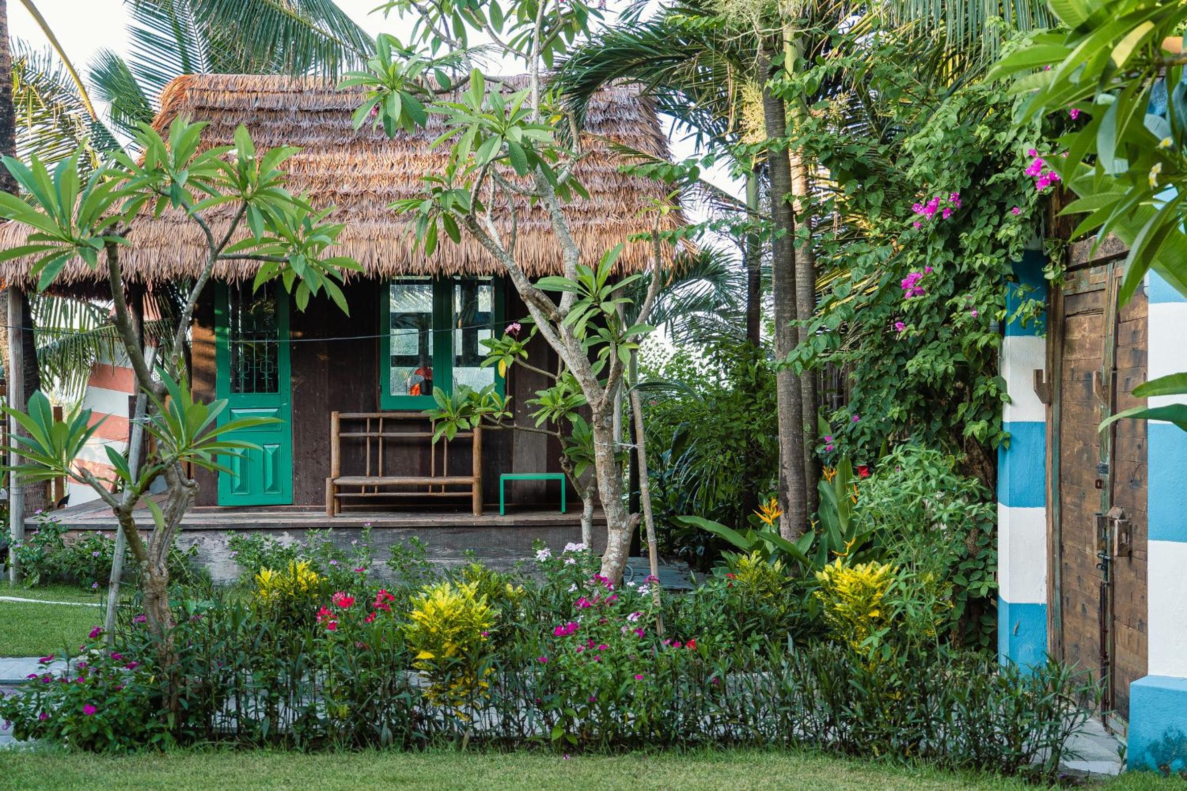 Holiday Villa 6BR Beachfront, Pool, Sauna An Bang Beach