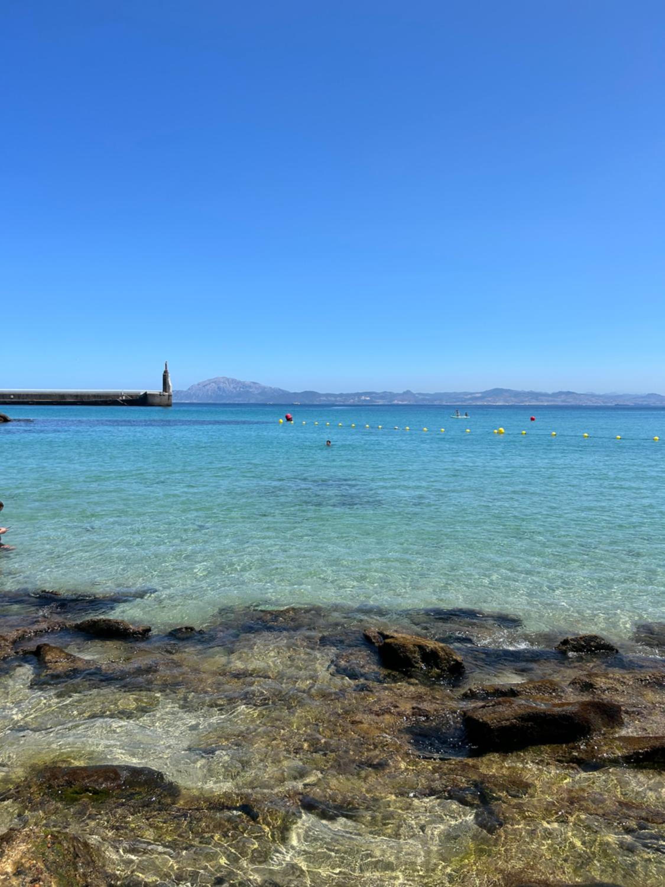 Apartamento Los Lances en Primera línea de playa con piscina