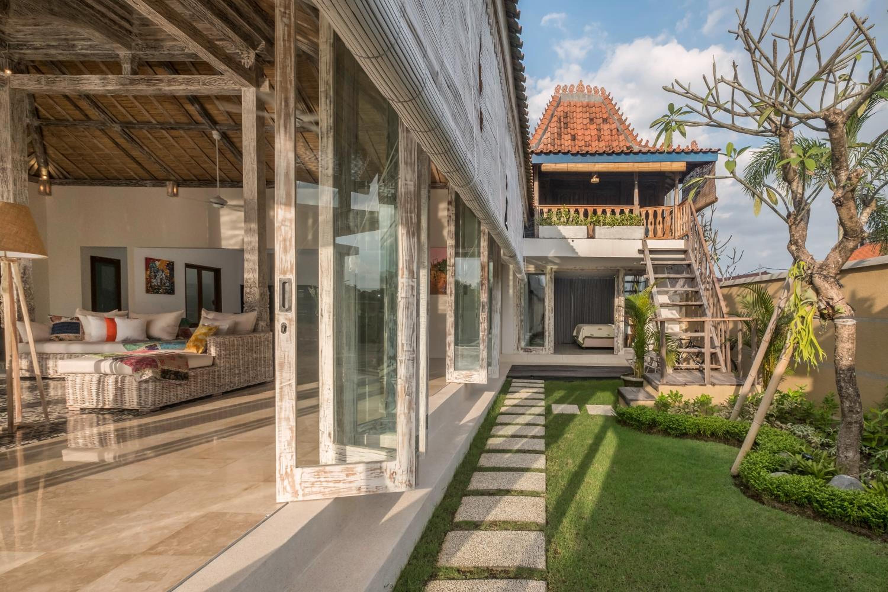 Villa Manggala - 13 mins walk to Berawa Beach