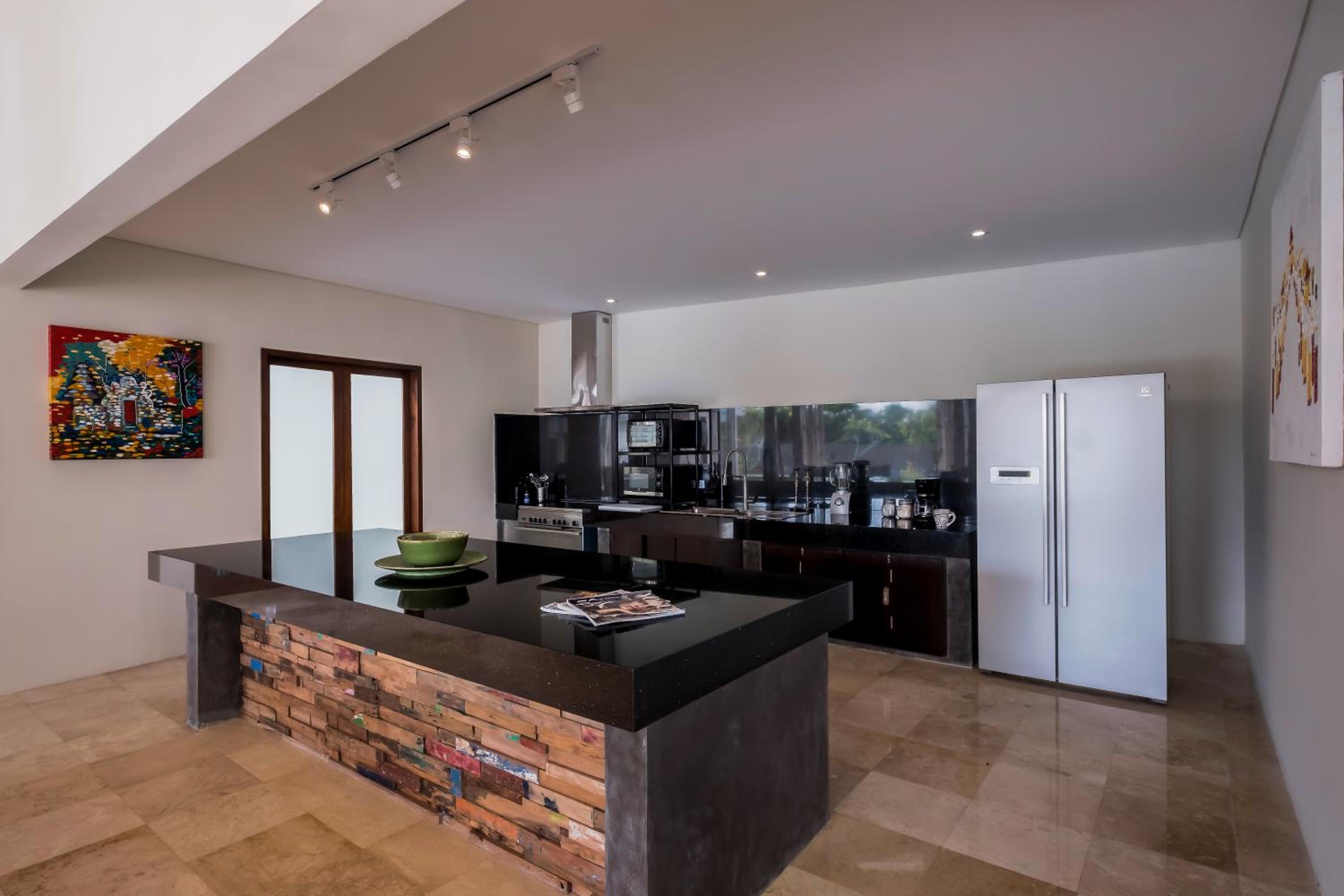 Villa Manggala - 13 mins walk to Berawa Beach
