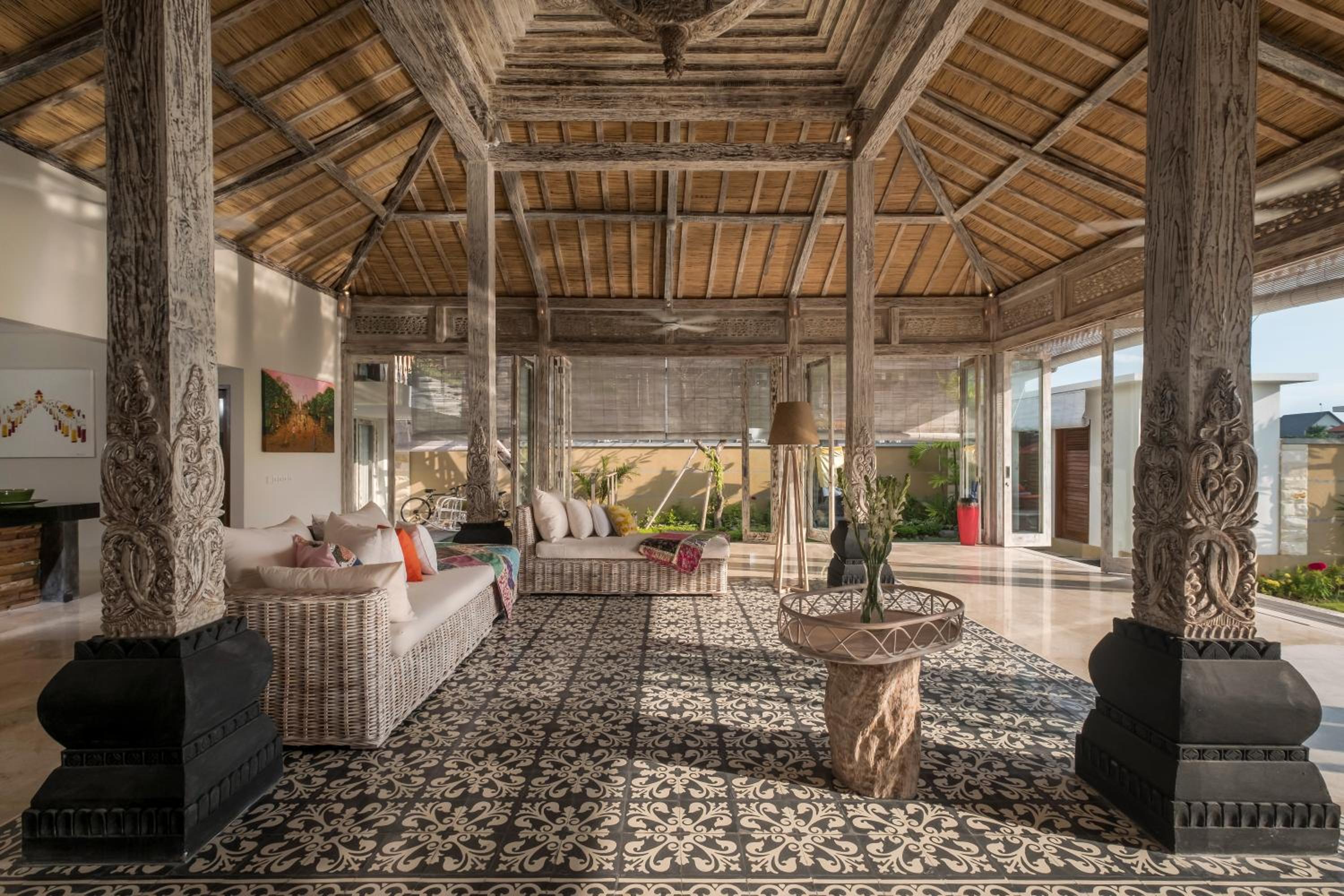 Villa Manggala - 13 mins walk to Berawa Beach