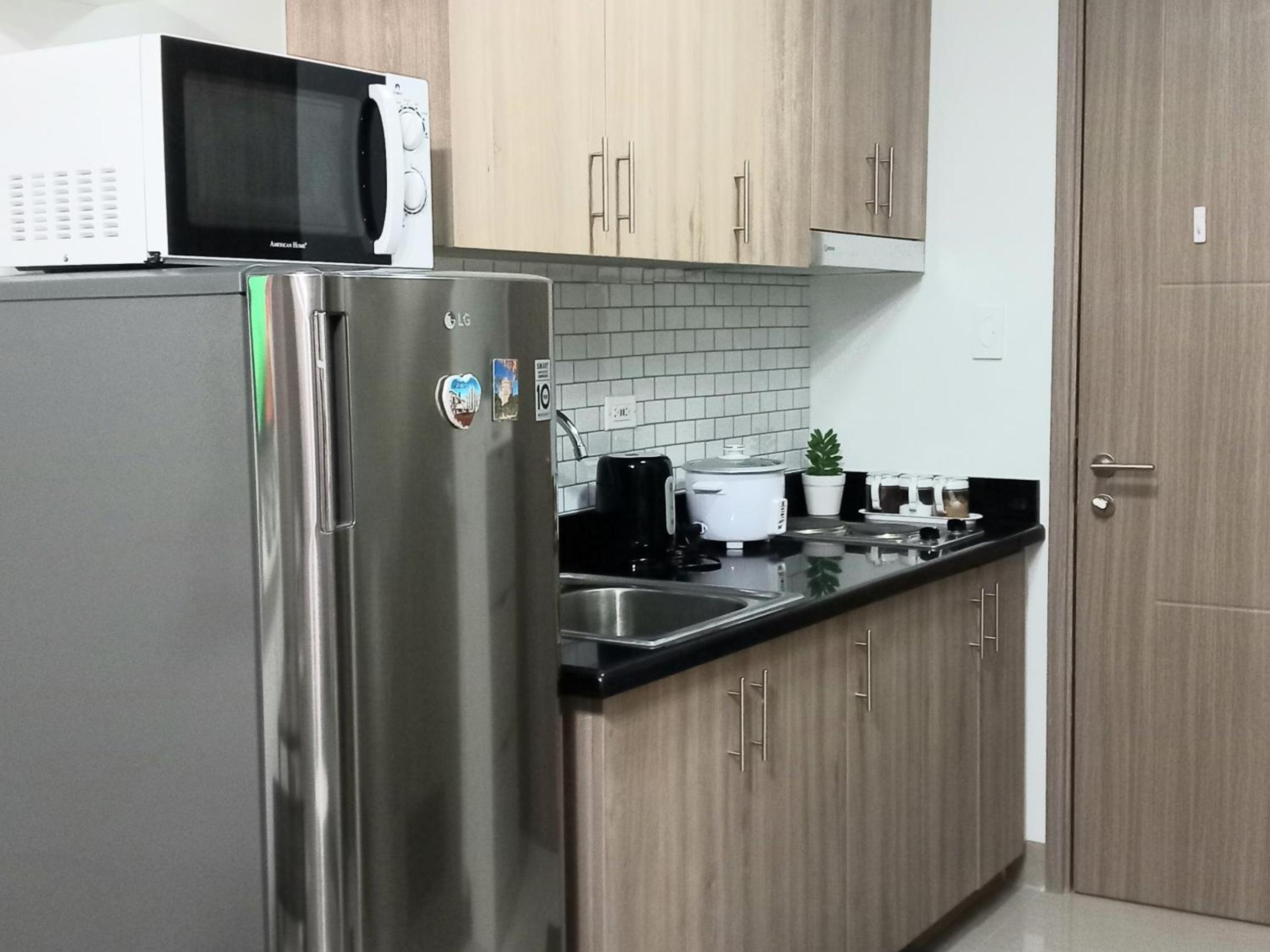 Shore 2 Condo unit near MOA view 4