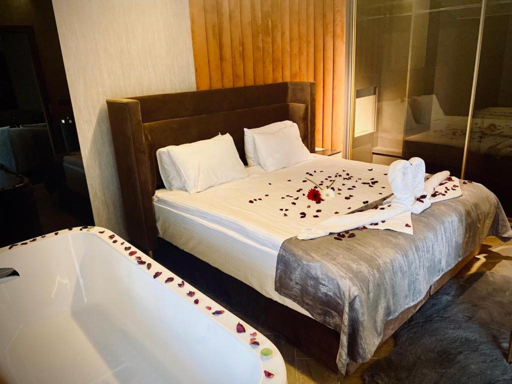 MAD INN HOTEL & SPA - Image 9