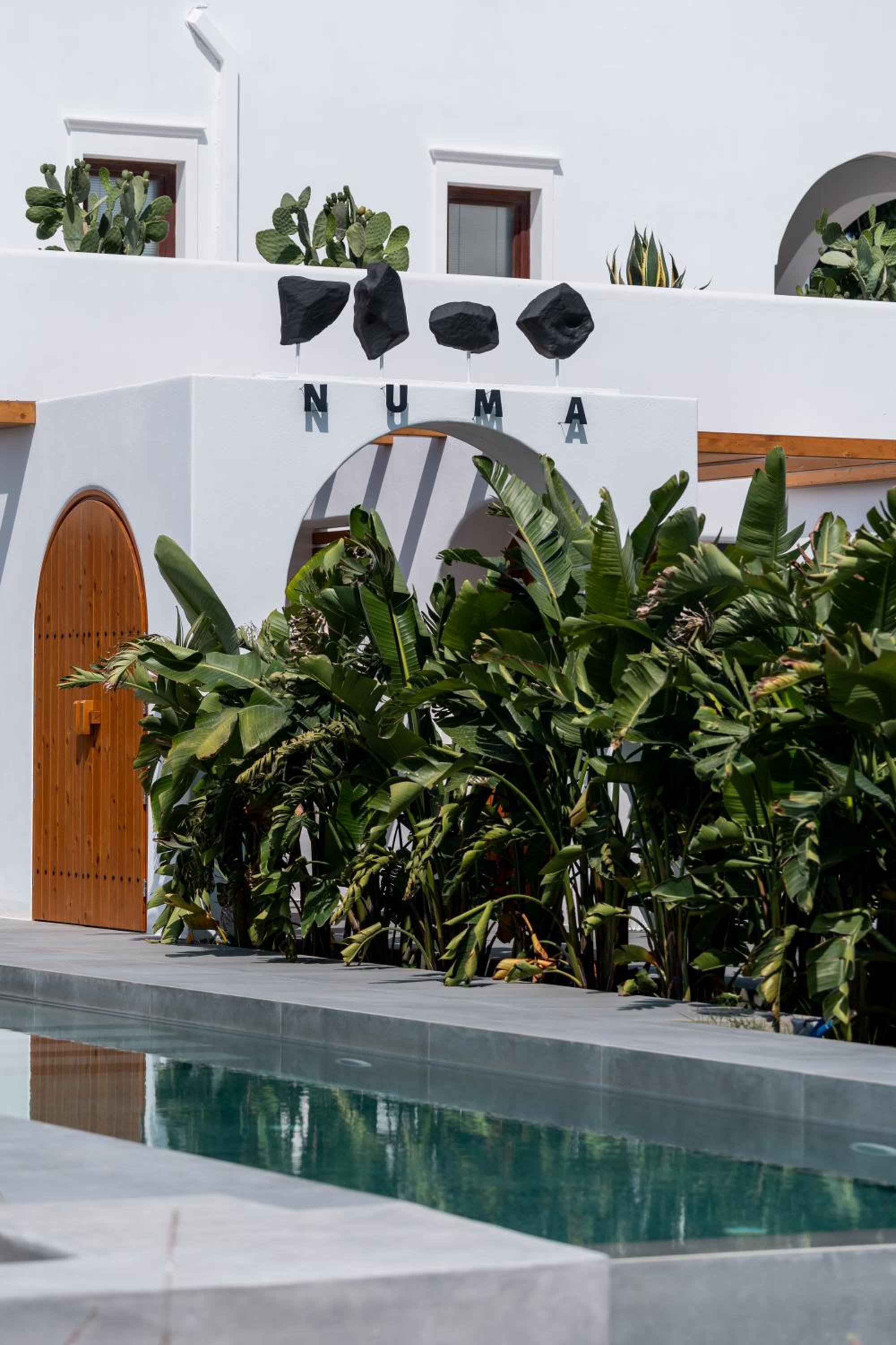 Numa Santorini