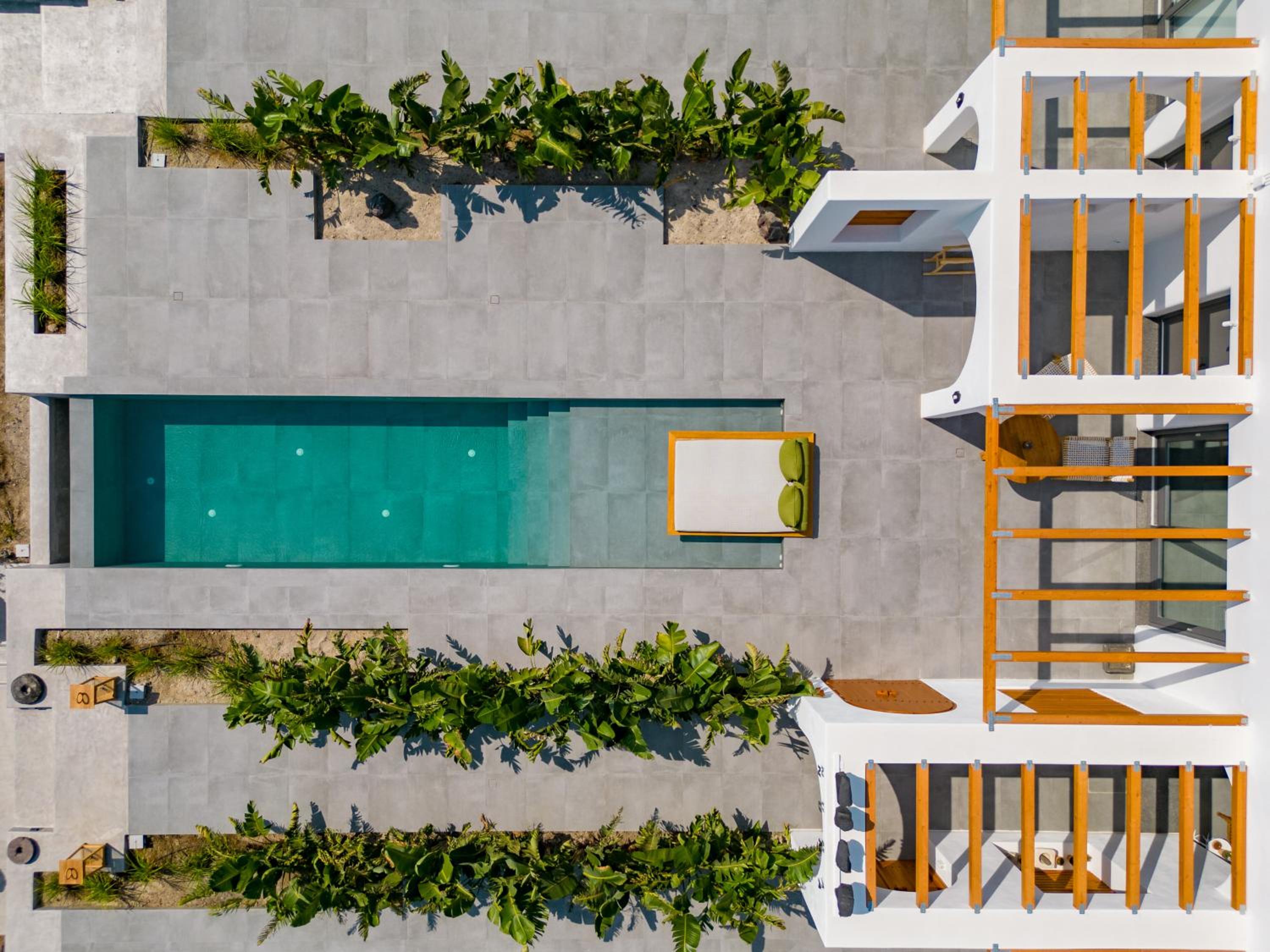 Numa Santorini