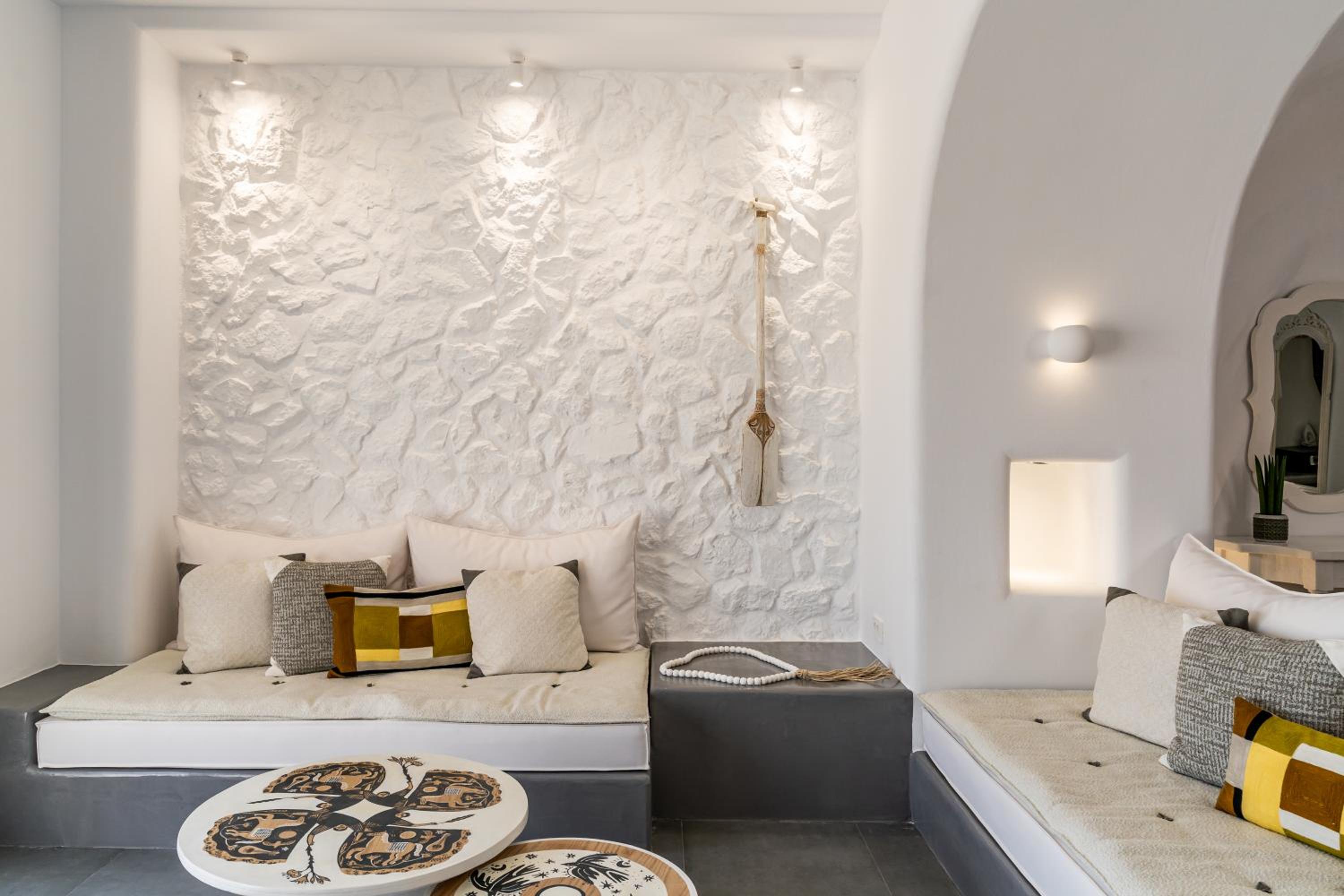 Numa Santorini