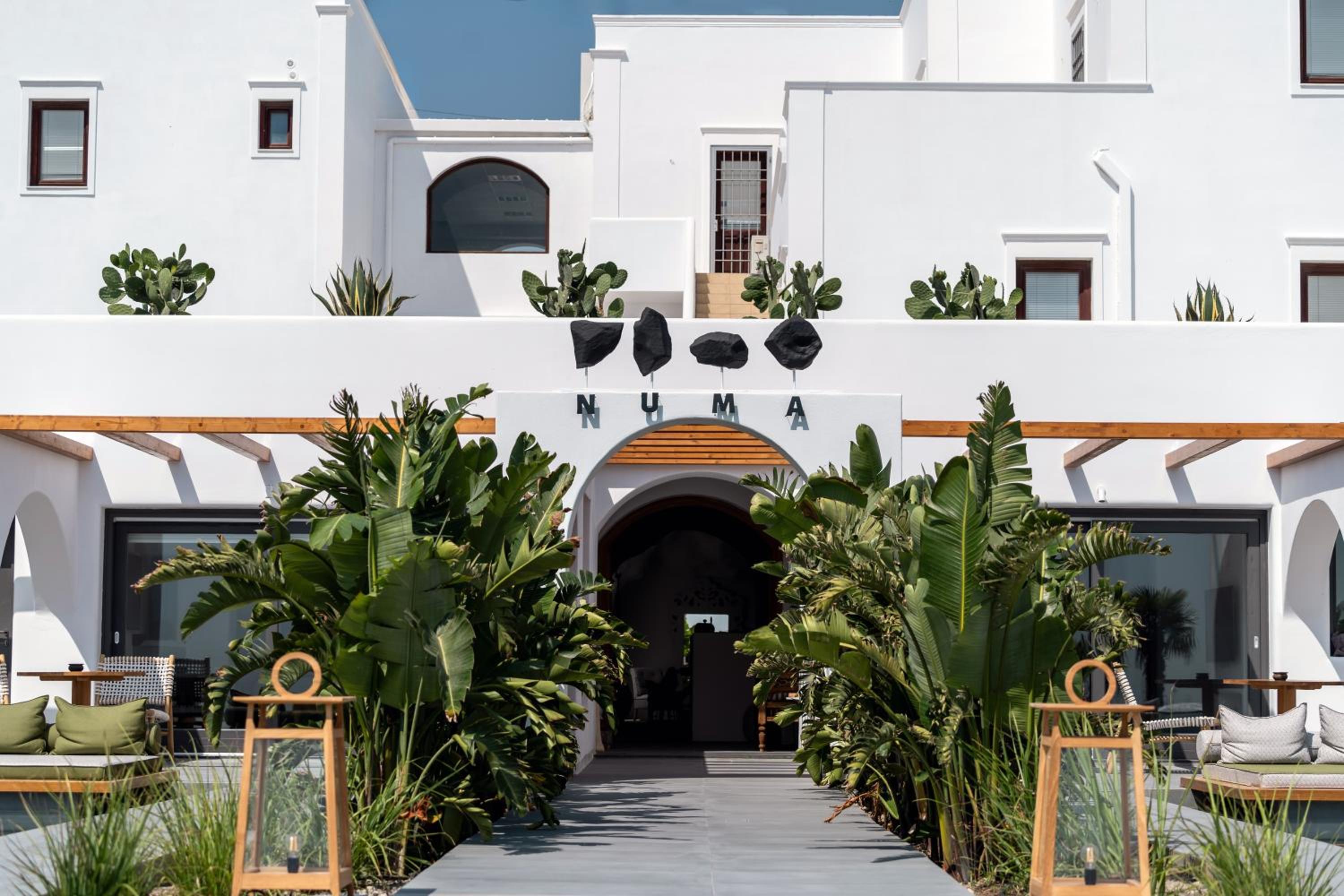 Numa Santorini