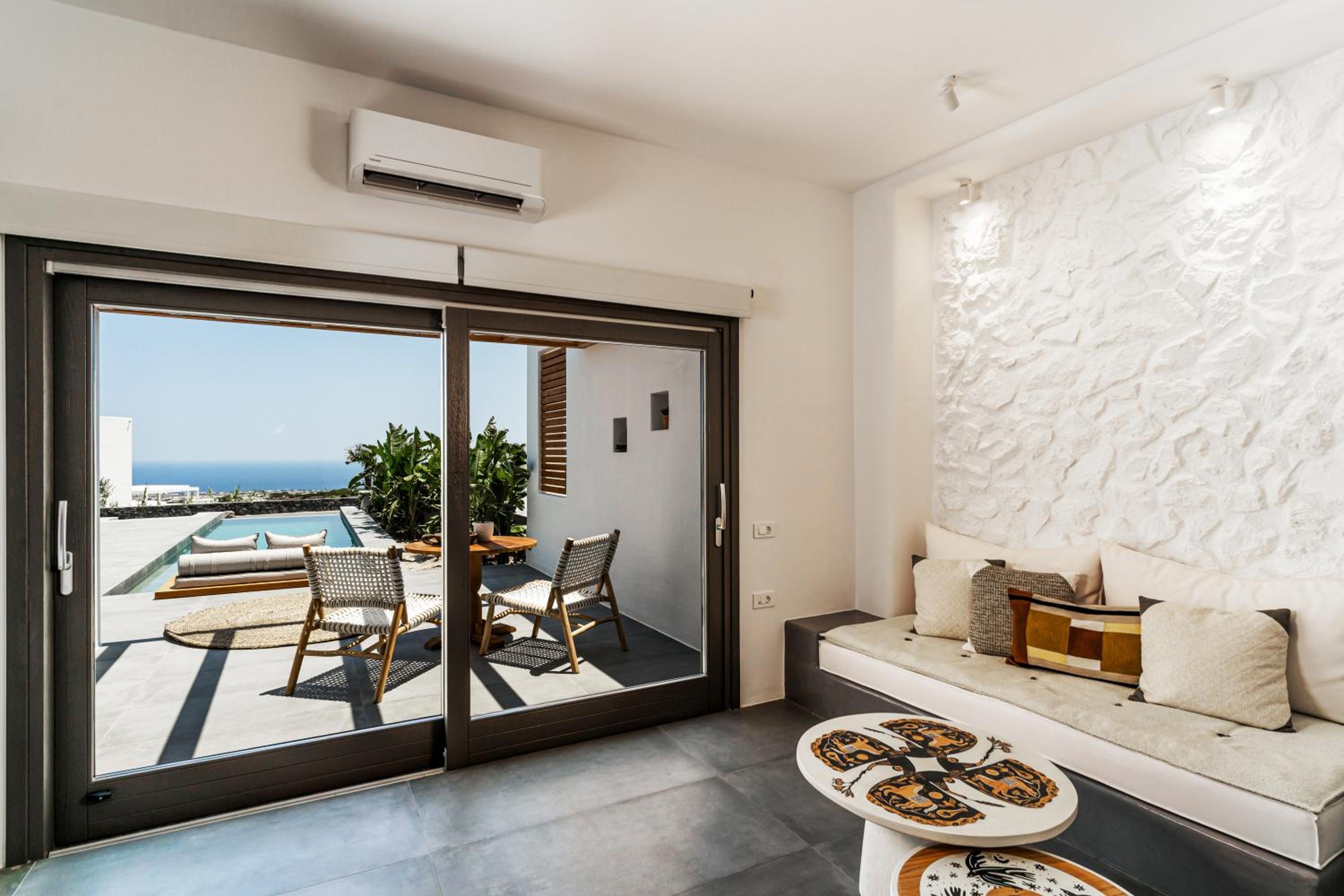 Numa Santorini