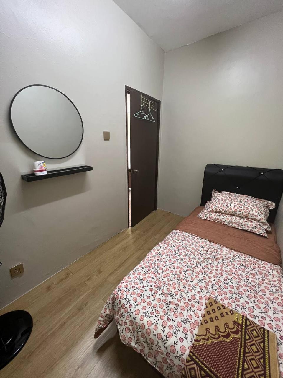 Netflix Wifi Homestay Kak Nad Saujana Utama, photo 12