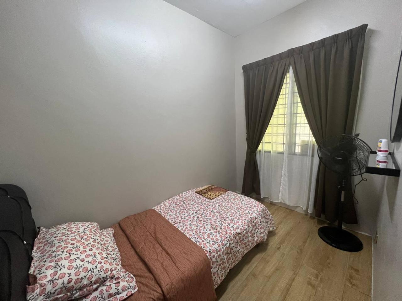 Netflix Wifi Homestay Kak Nad Saujana Utama, photo 16