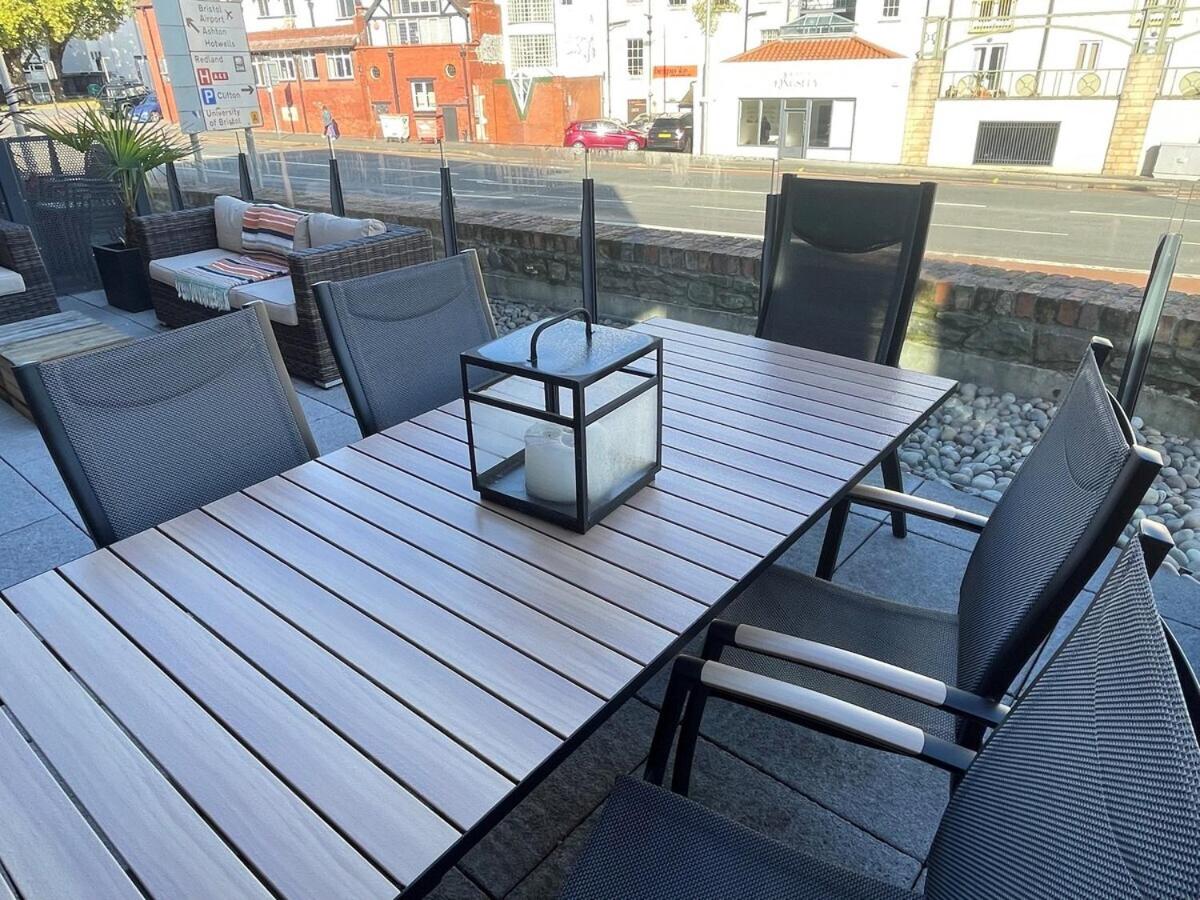 Harbourside Hideaway - Superb Flat with Terrace view 3