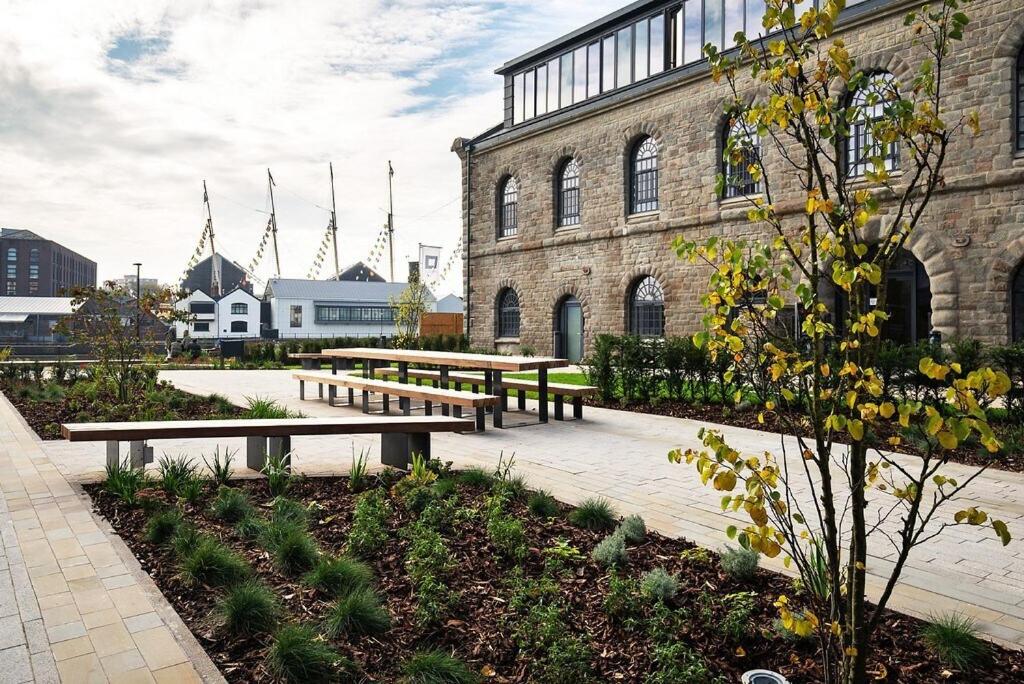 Harbourside Hideaway - Superb Flat with Terrace view 5