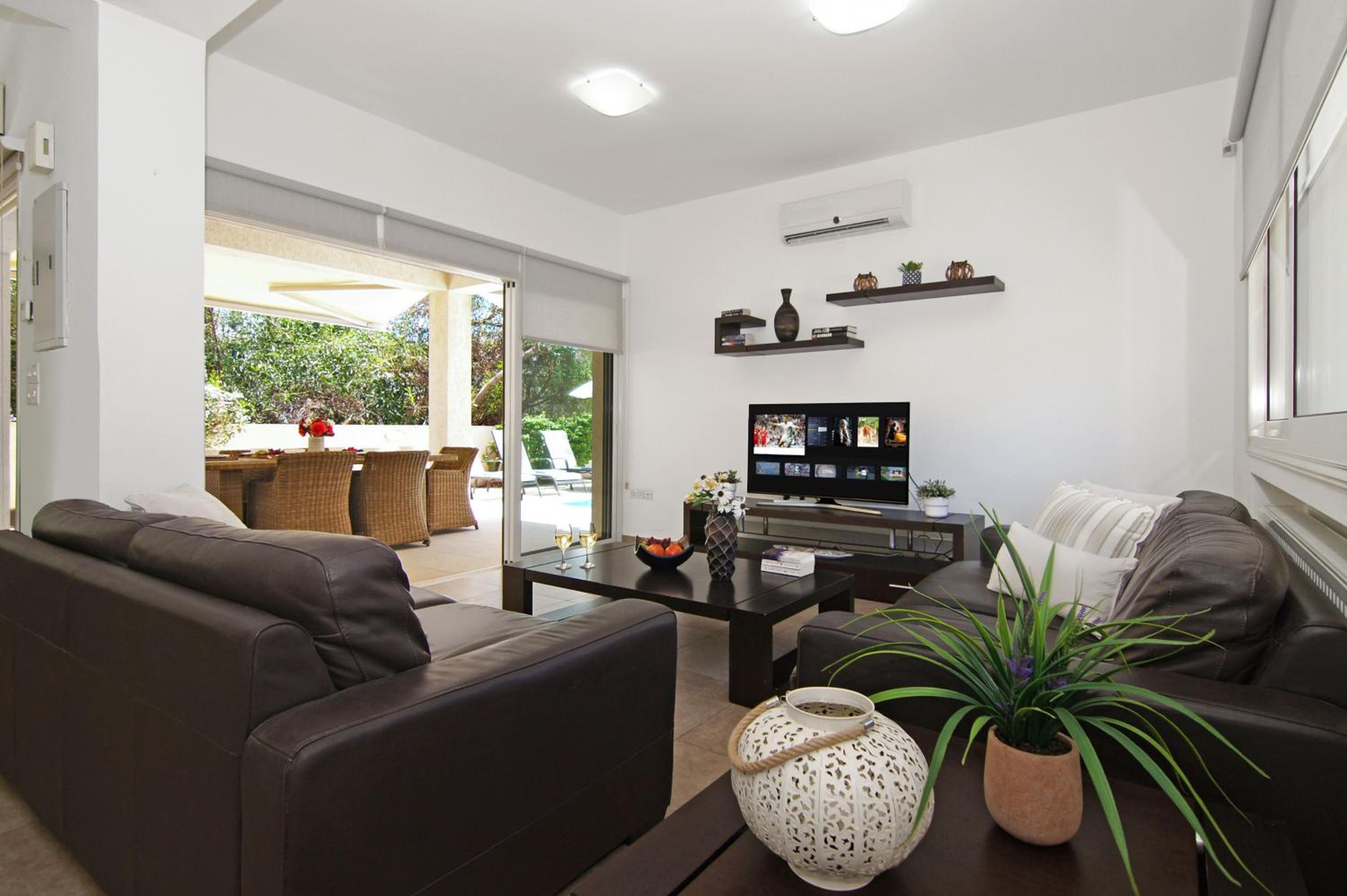 Villa Michaella - 500m from Golden Beach