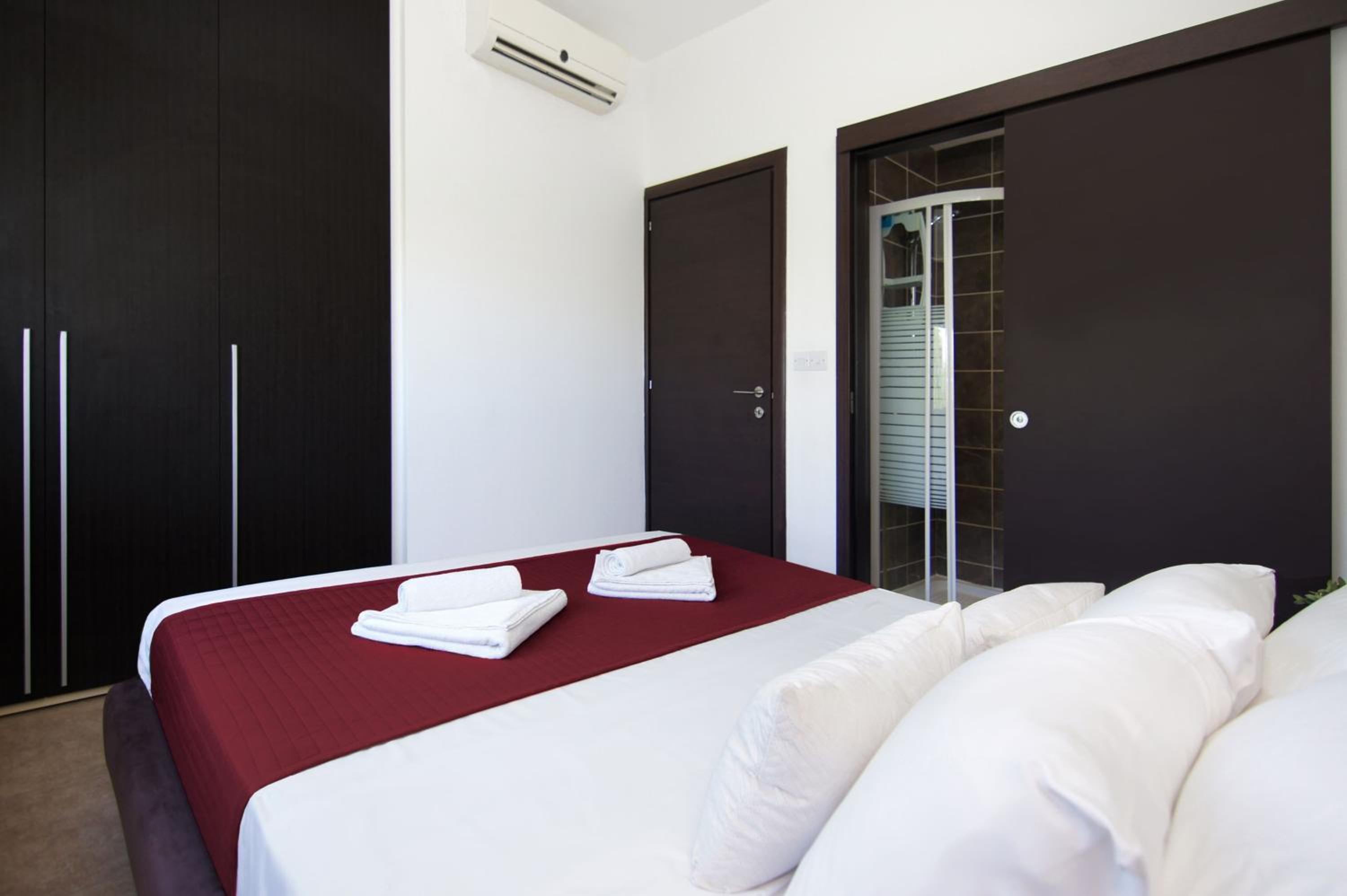 Villa Michaella - 500m from Golden Beach