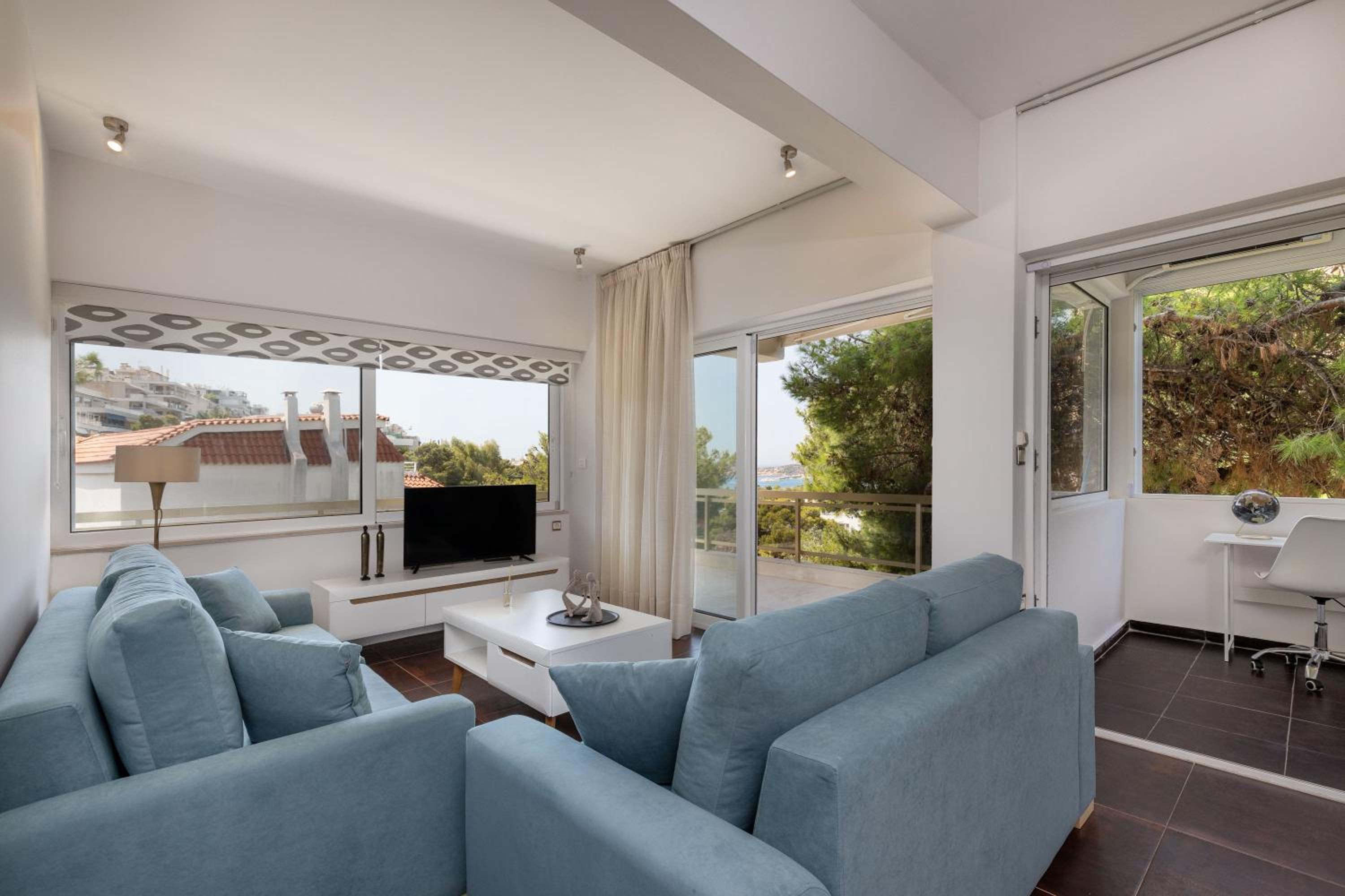 Relux Sea View 2 Bedroom Apartment by BluPine