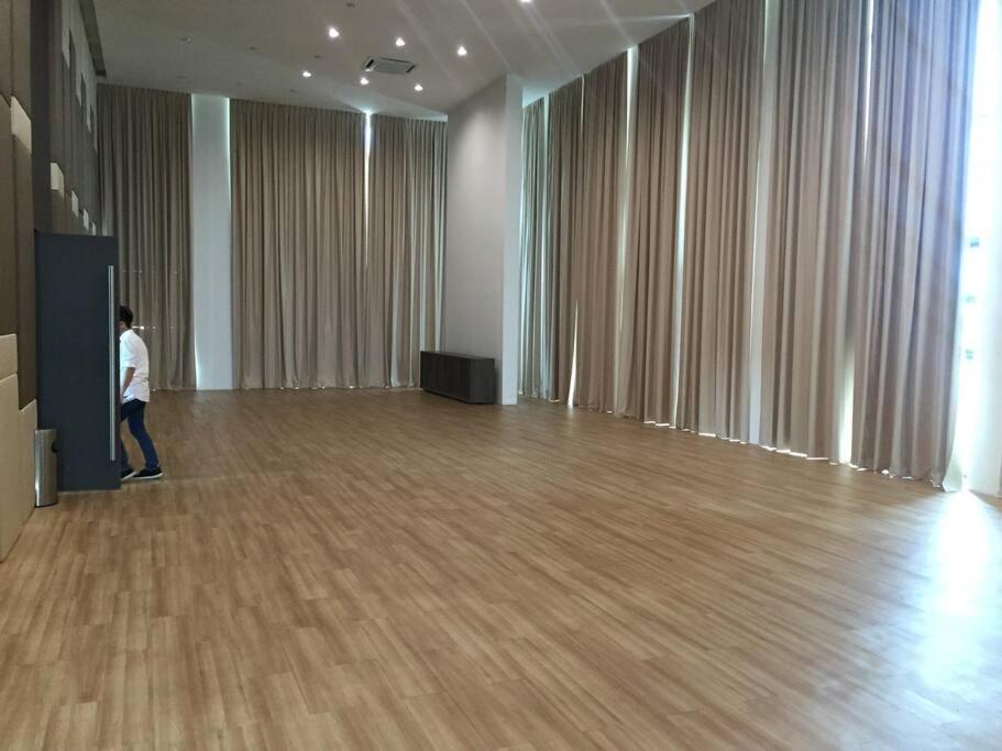 Cozy Sky Loft 5 Guests with Netflix & Facilities L28