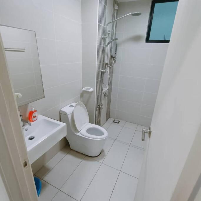 Cozy Sky Loft 5 Guests with Netflix & Facilities L28