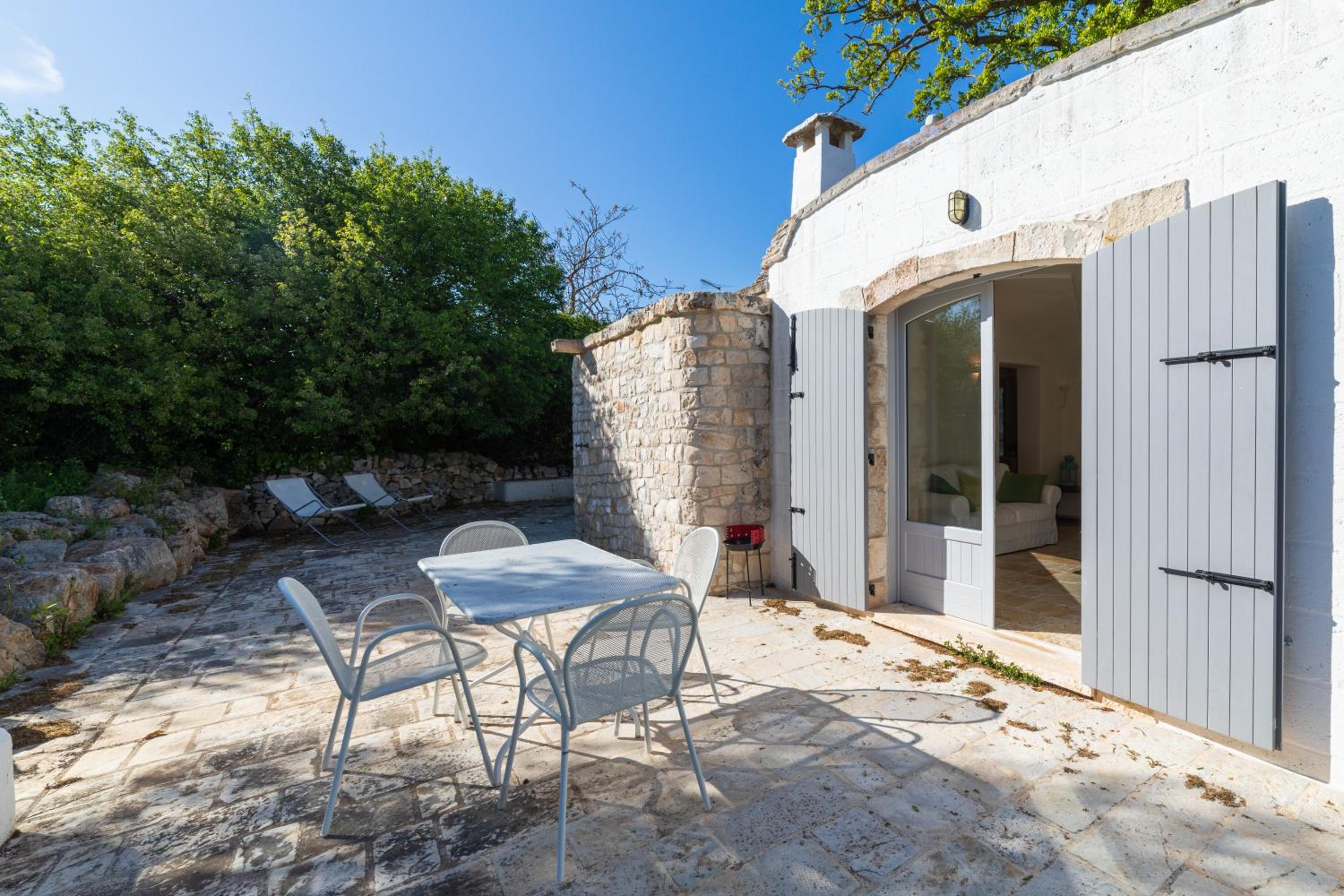 GuestHost - Trullo Silente - Olive Groves Relax in Locorotondo view 2