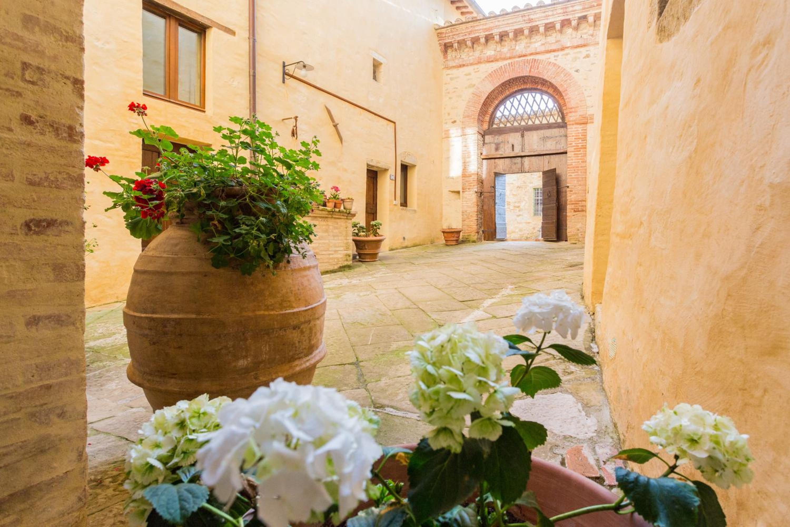 Borgo Colognola - Dimora Storica