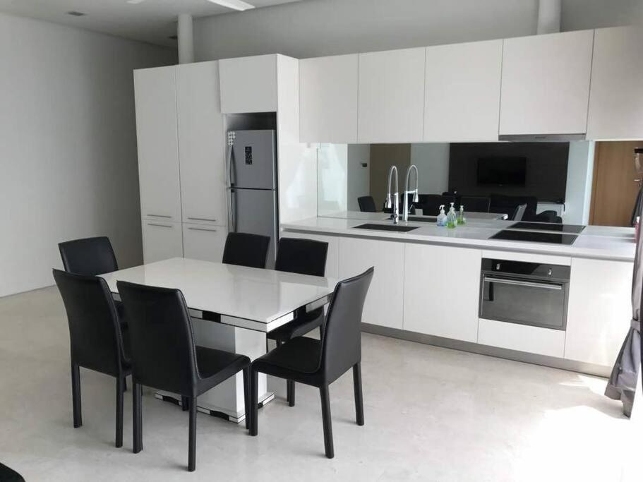 Lovely 3 Rooms with KLCC View, Pavilion & Netflix