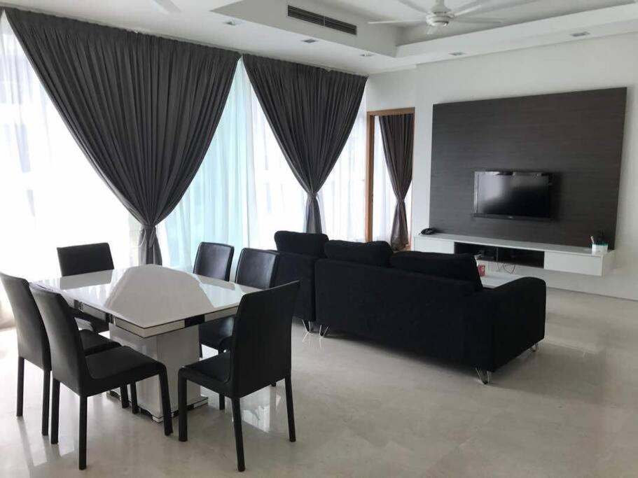 Lovely 3 Rooms with KLCC View, Pavilion & Netflix