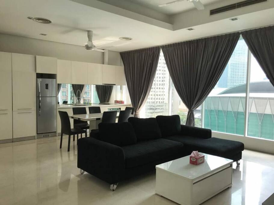 Lovely 3 Rooms with KLCC View, Pavilion & Netflix