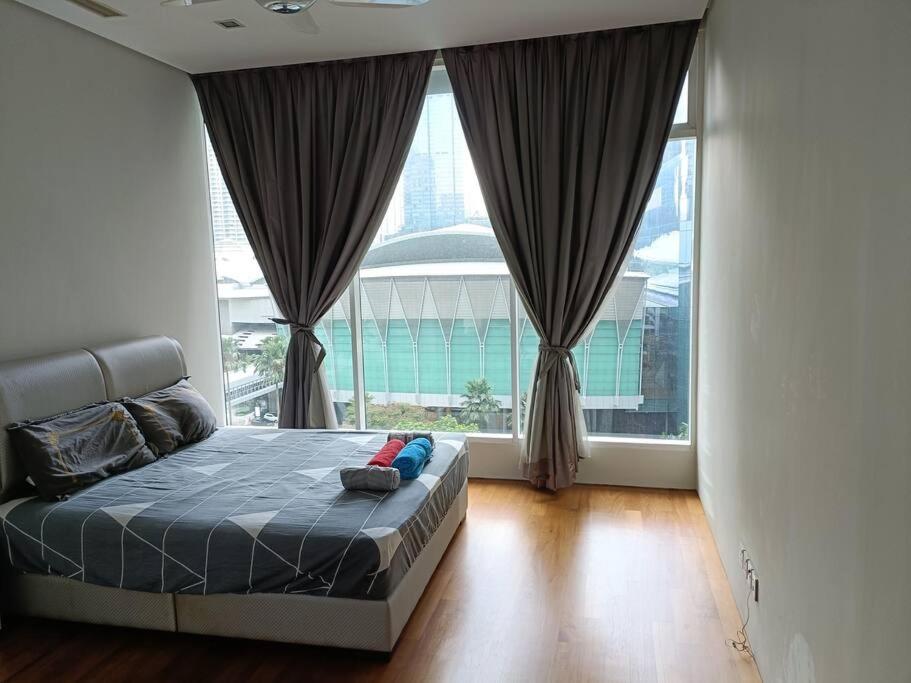 Lovely 3 Rooms with KLCC View, Pavilion & Netflix