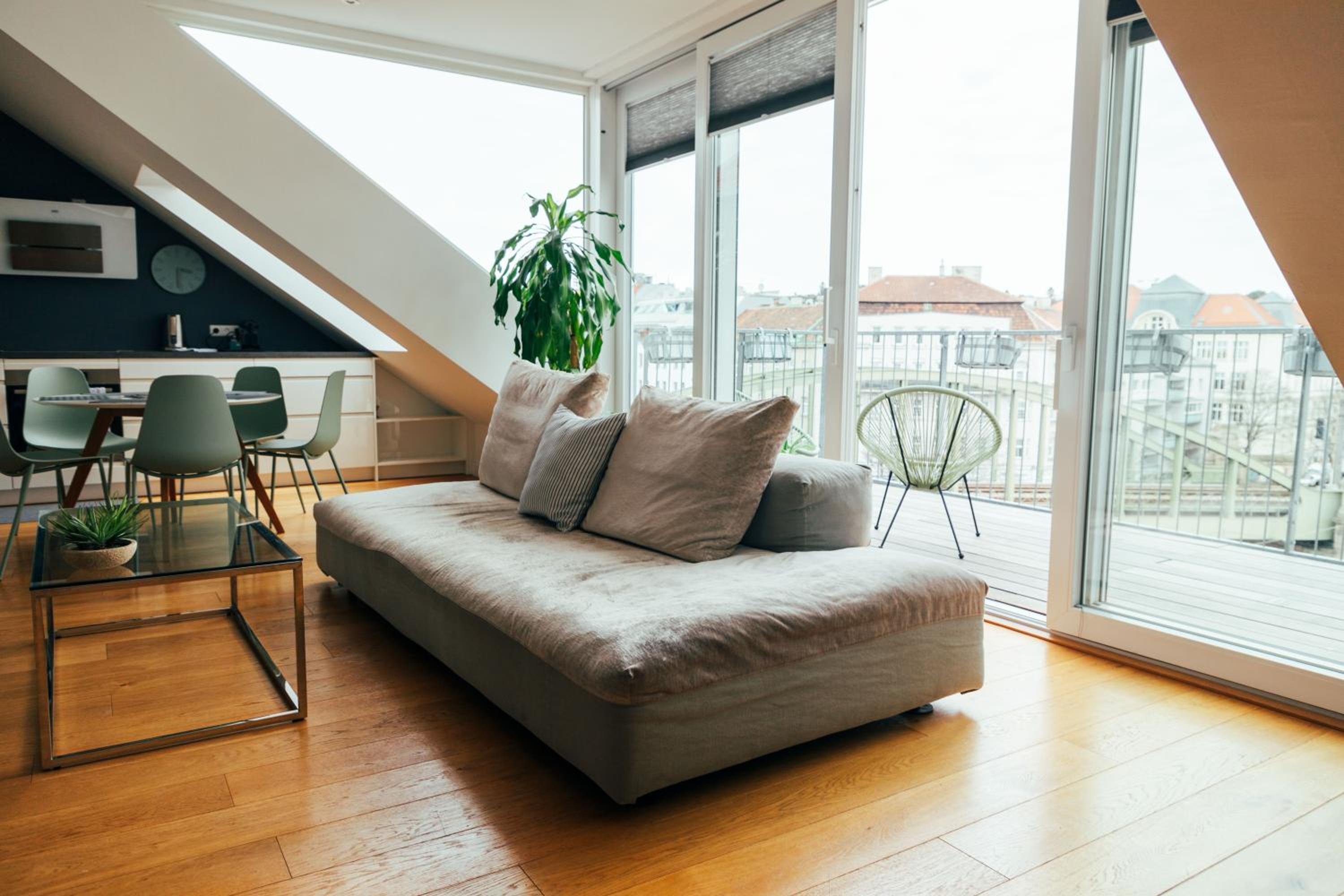 Large Apartments - Great for Groups - with Balcony or Terrace
