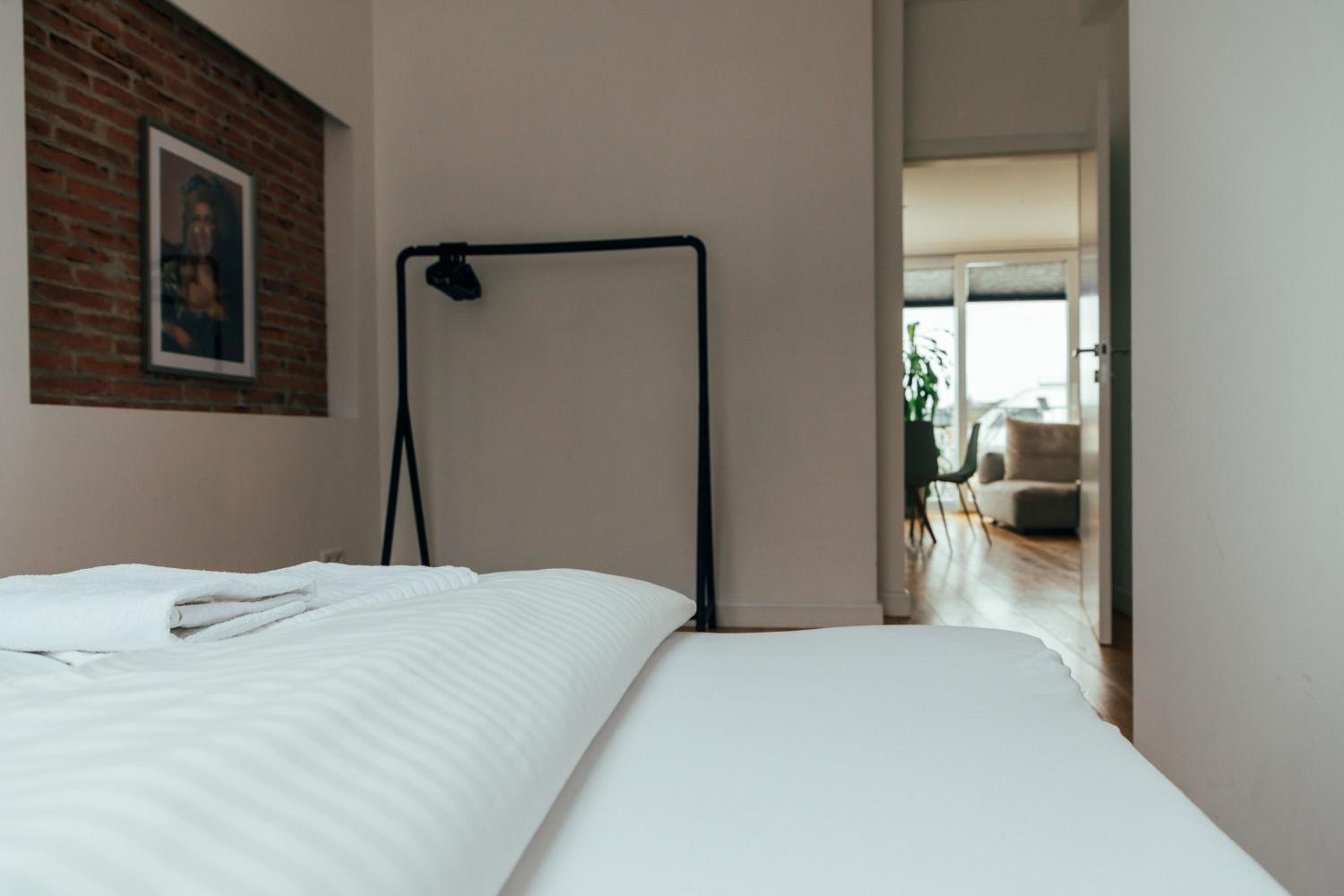 Large Apartments - Great for Groups - with Balcony or Terrace