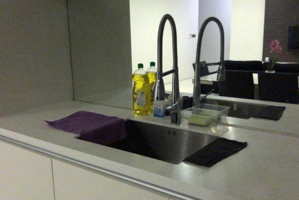 3 Guests,200m to KLCC & Pavilion Mall with Netflix
