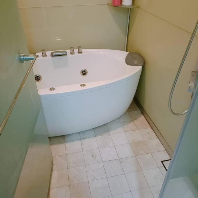 3 Guests,200m to KLCC & Pavilion Mall with Netflix